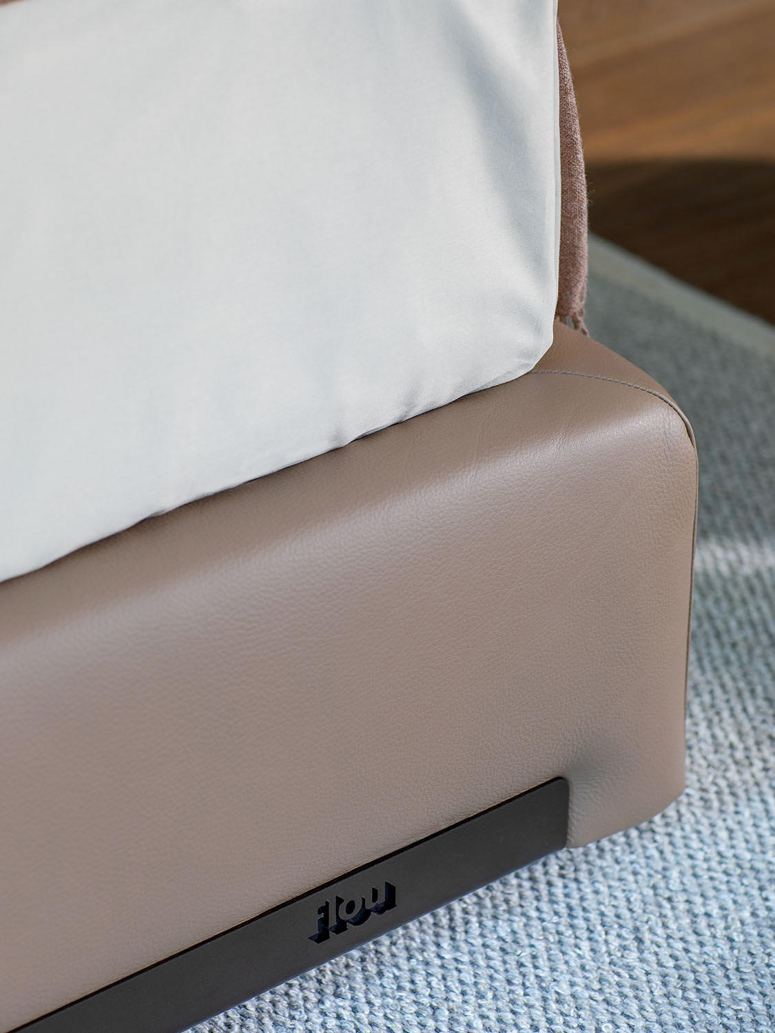 AtelierM Bed by Gino Moschetti for Flou