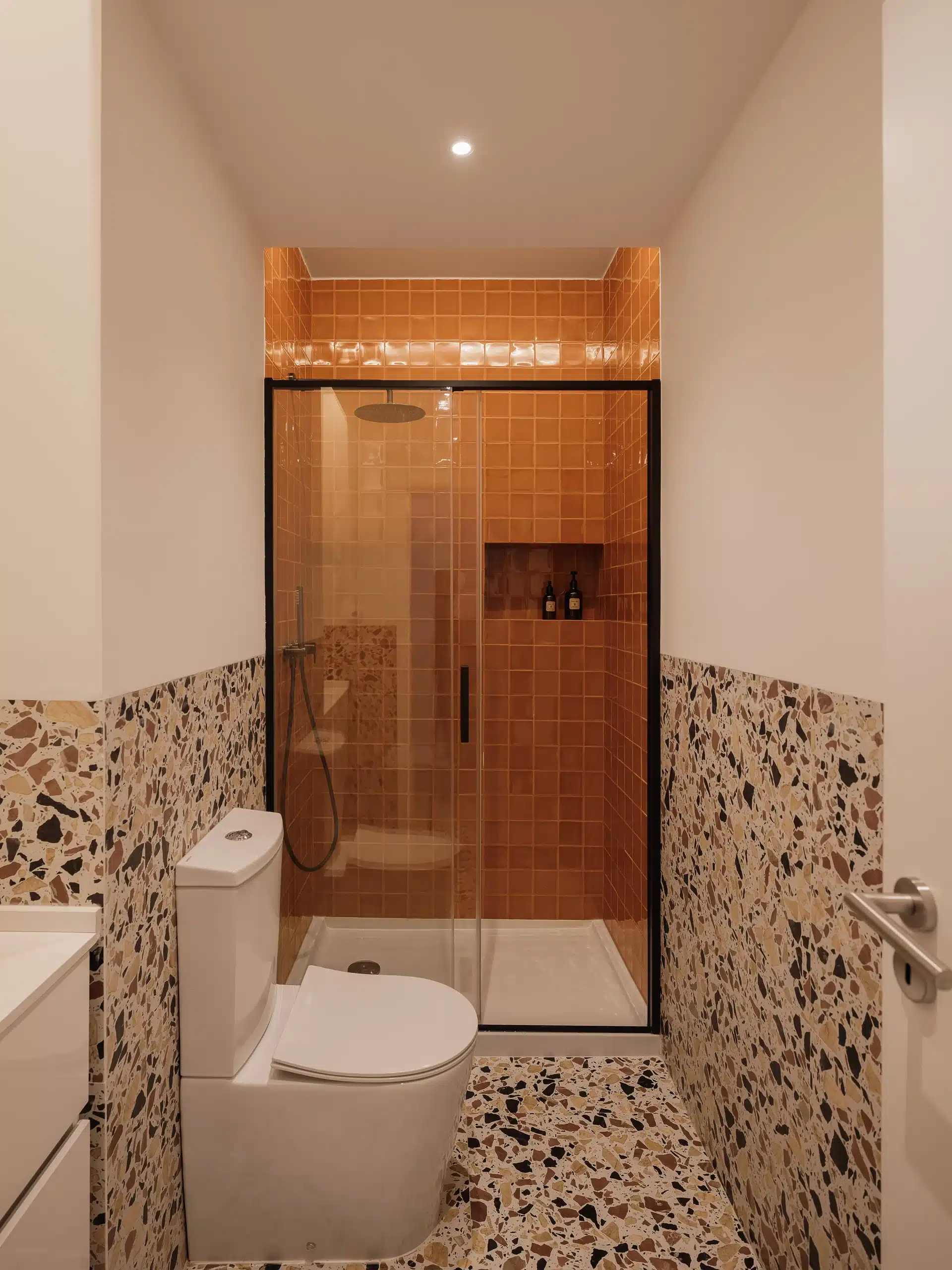 Cacilhas Apartment in Almada, Portugal by estúdio AMATAM