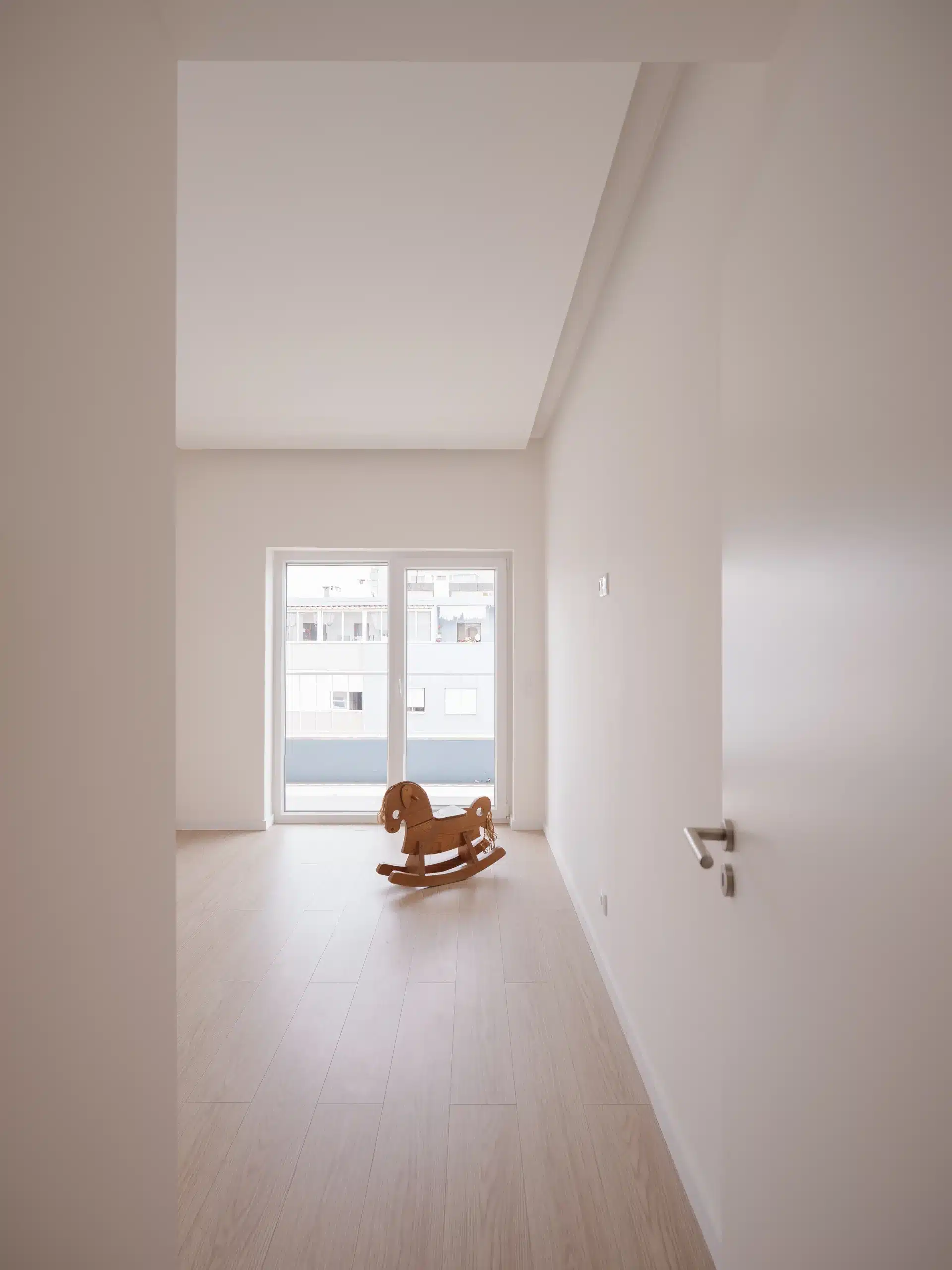 Cacilhas Apartment in Almada, Portugal by estúdio AMATAM