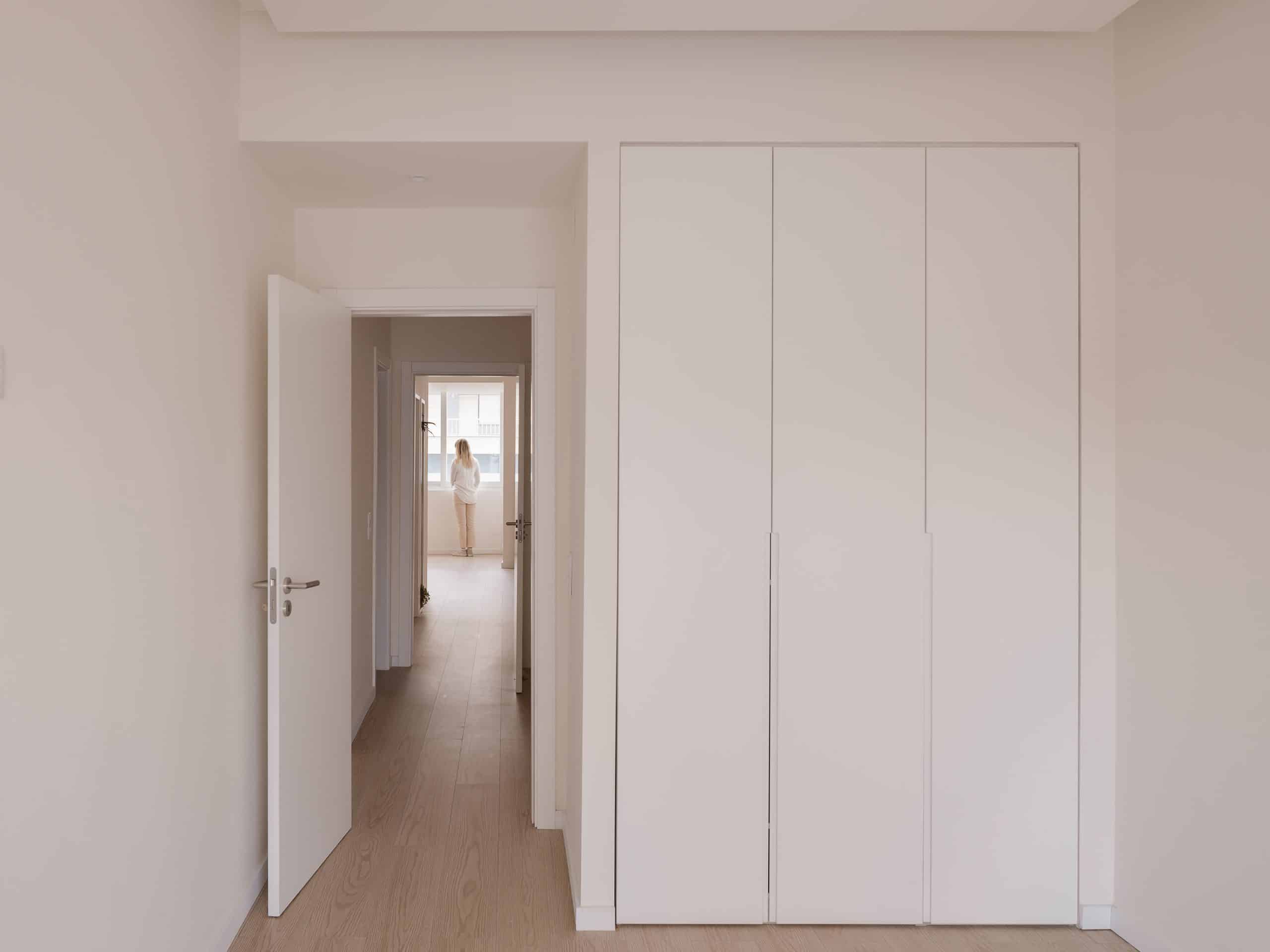 Cacilhas Apartment in Almada, Portugal by estúdio AMATAM
