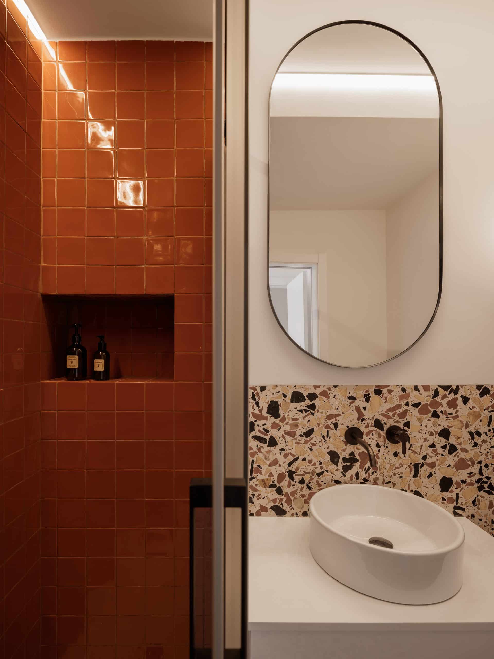 Cacilhas Apartment in Almada, Portugal by estúdio AMATAM