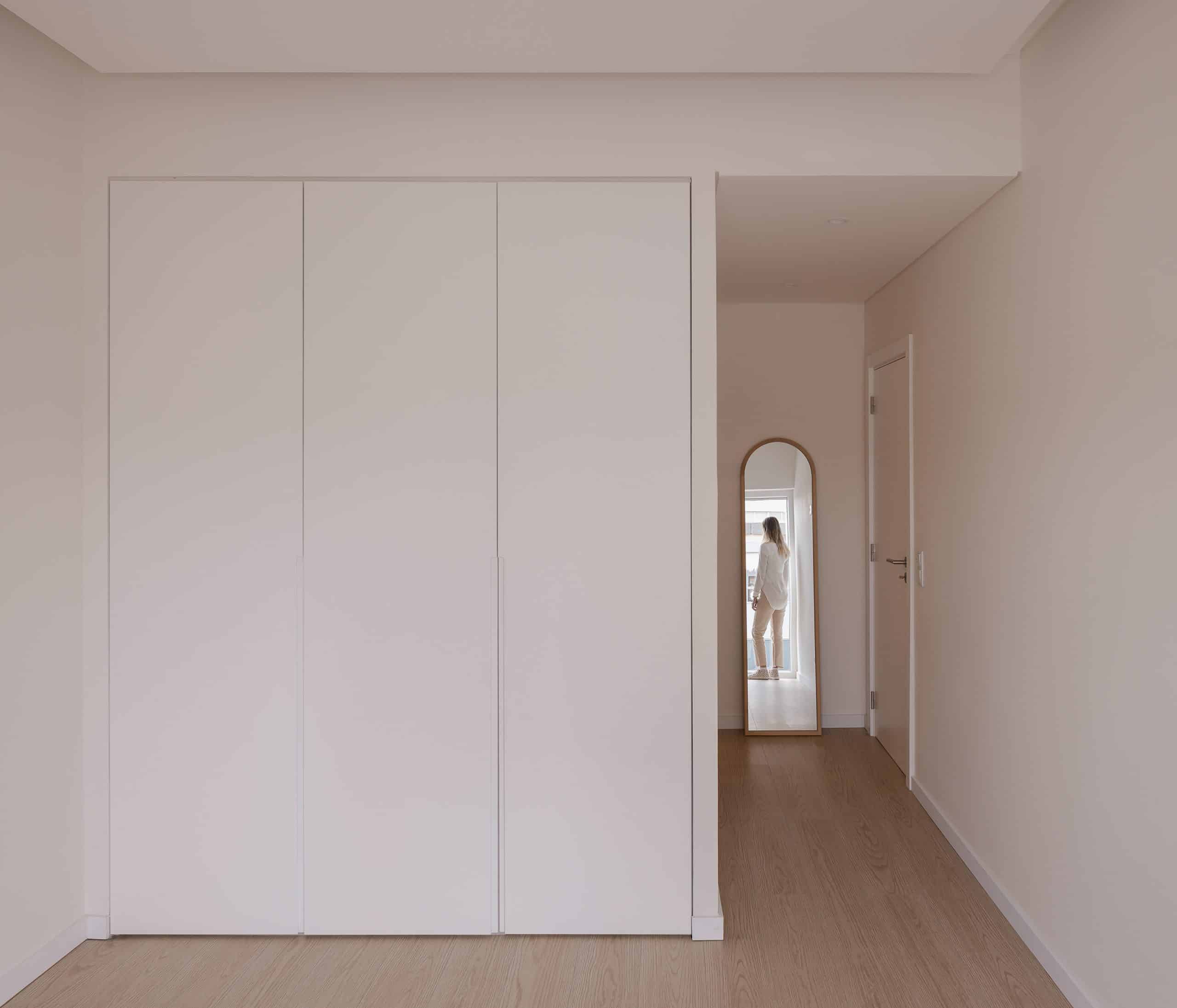 Cacilhas Apartment in Almada, Portugal by estúdio AMATAM