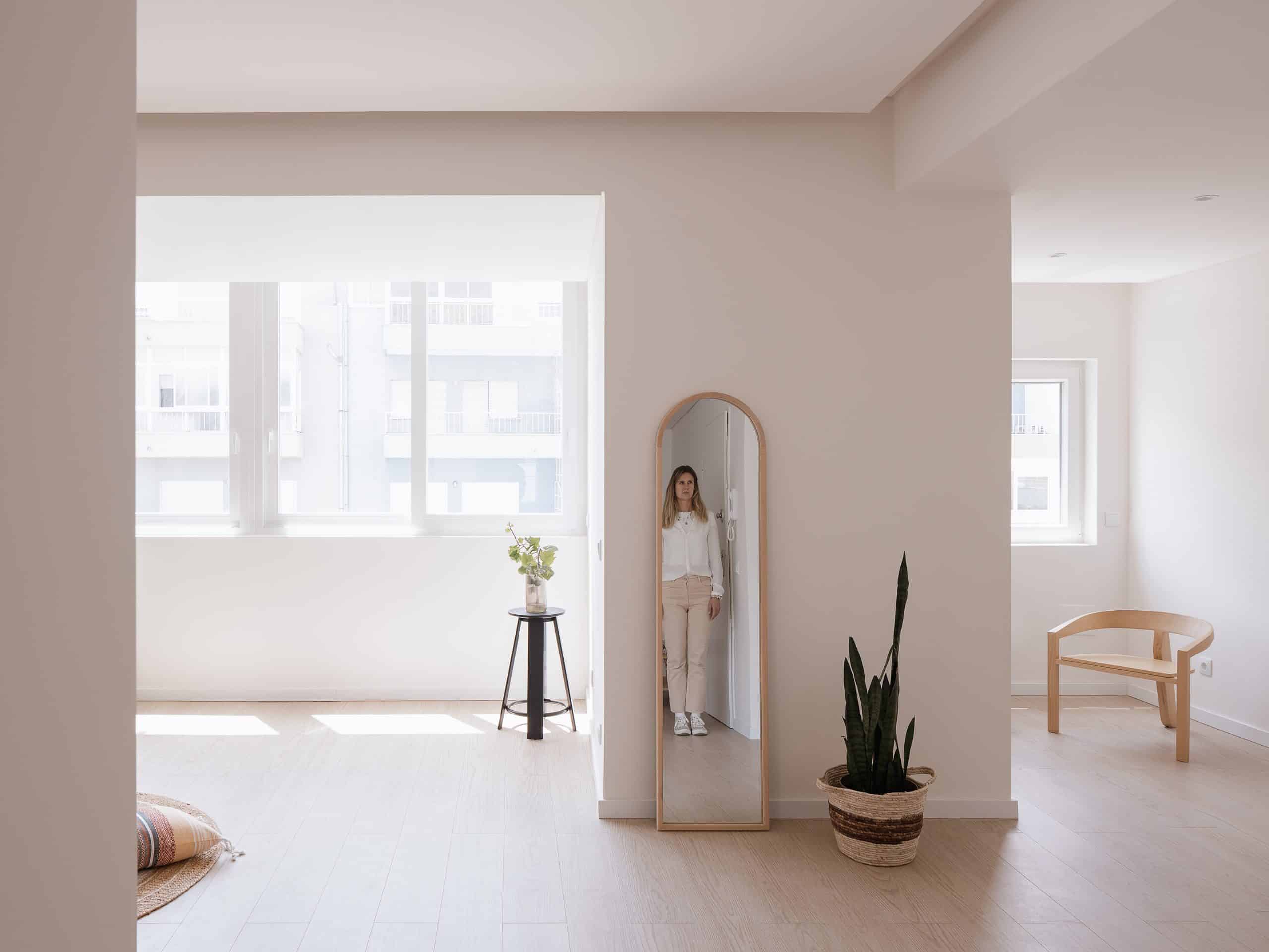 Cacilhas Apartment in Almada, Portugal by estúdio AMATAM