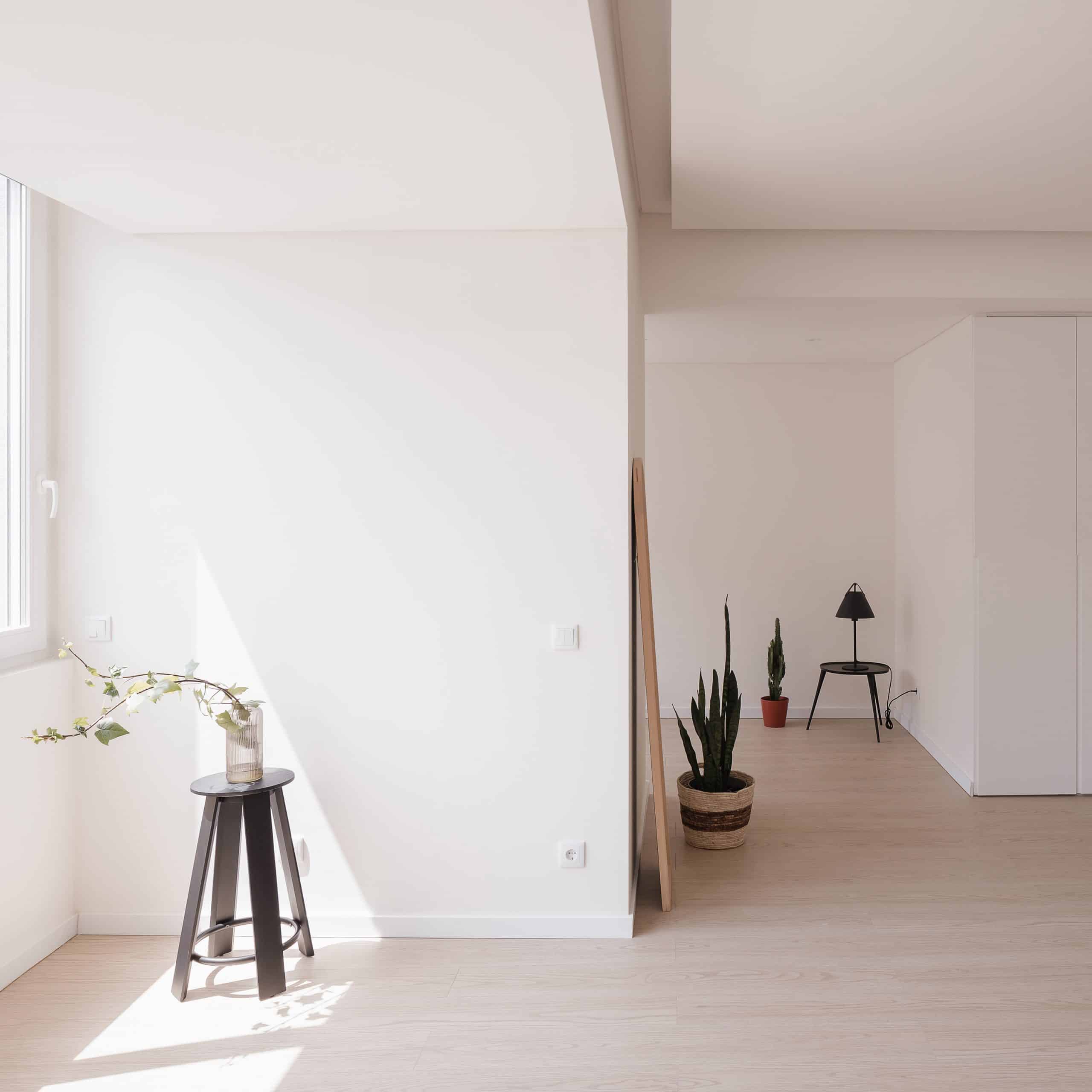 Cacilhas Apartment in Almada, Portugal by estúdio AMATAM