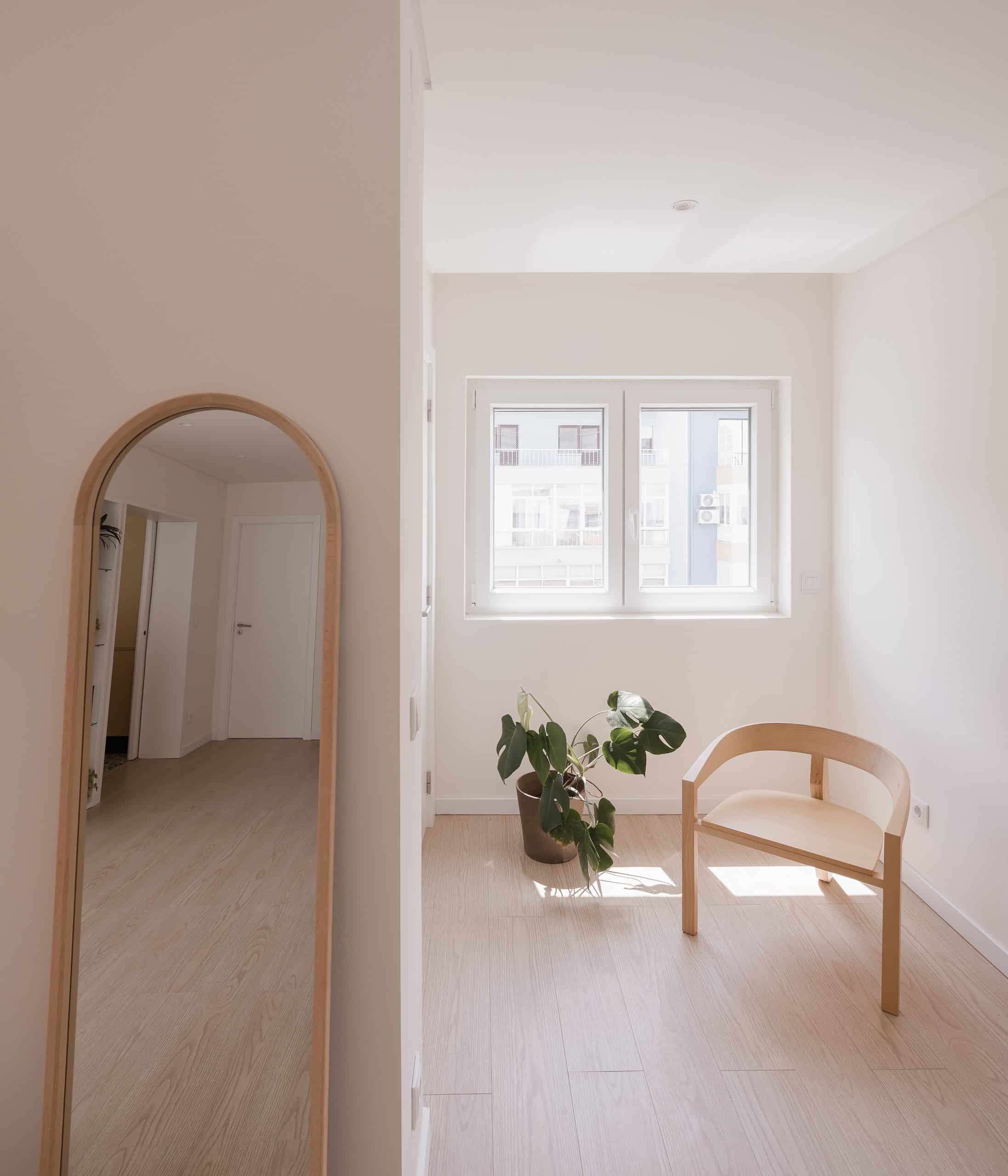 Cacilhas Apartment in Almada, Portugal by estúdio AMATAM