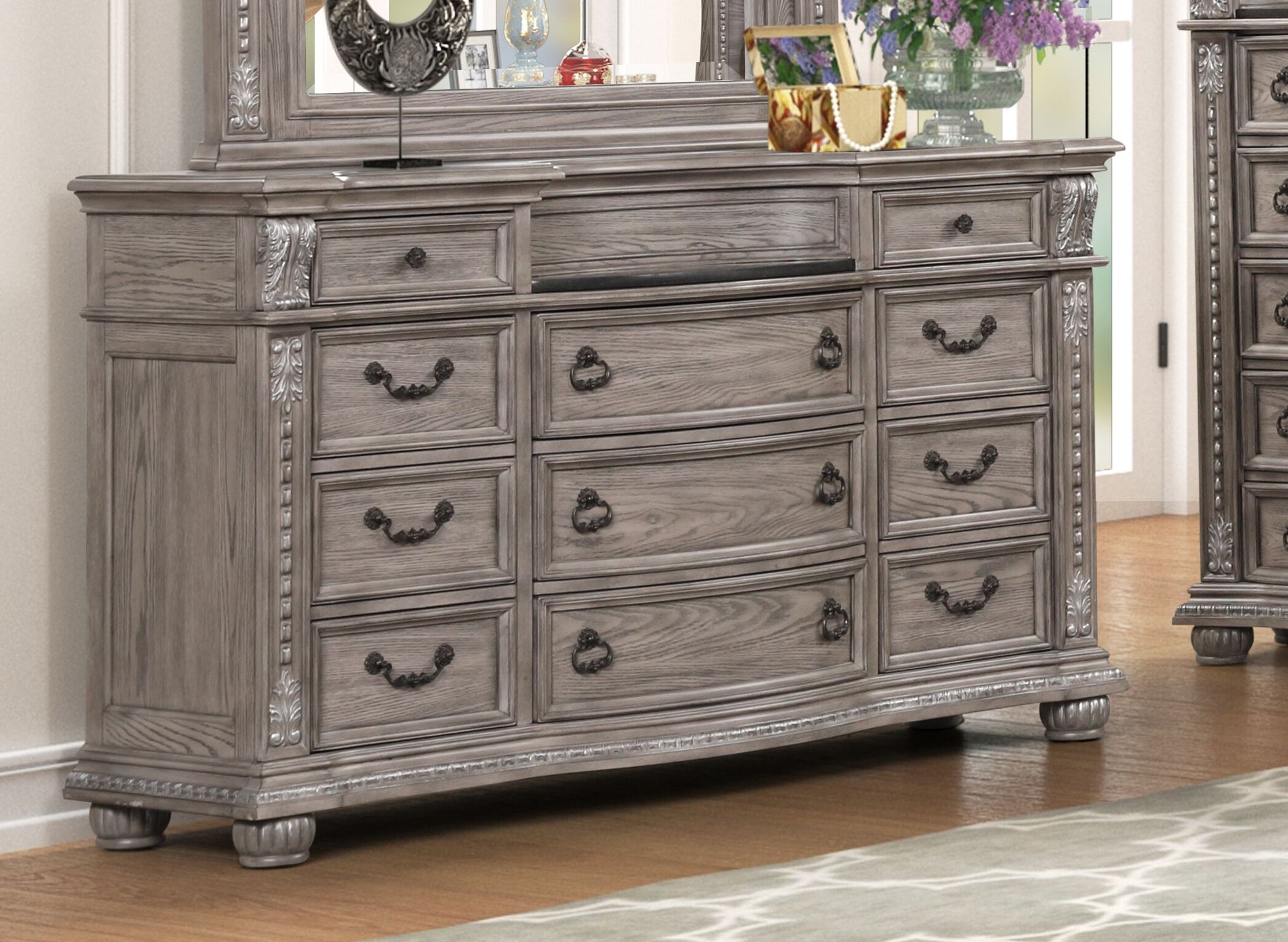 SM 0401 Wood Dresser w/11 Drawers 