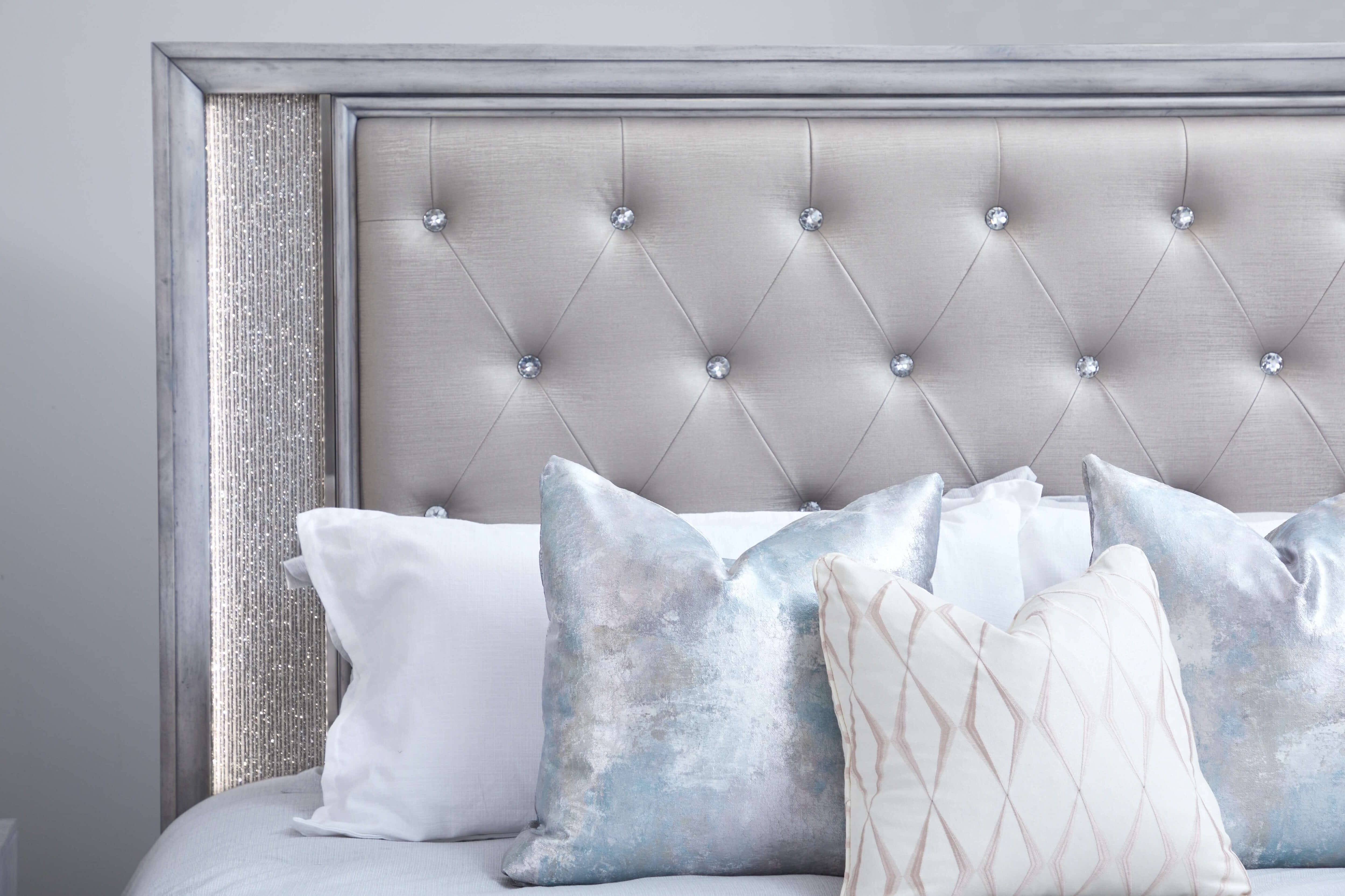 Navara Panel Bed w/Lighting, King Size