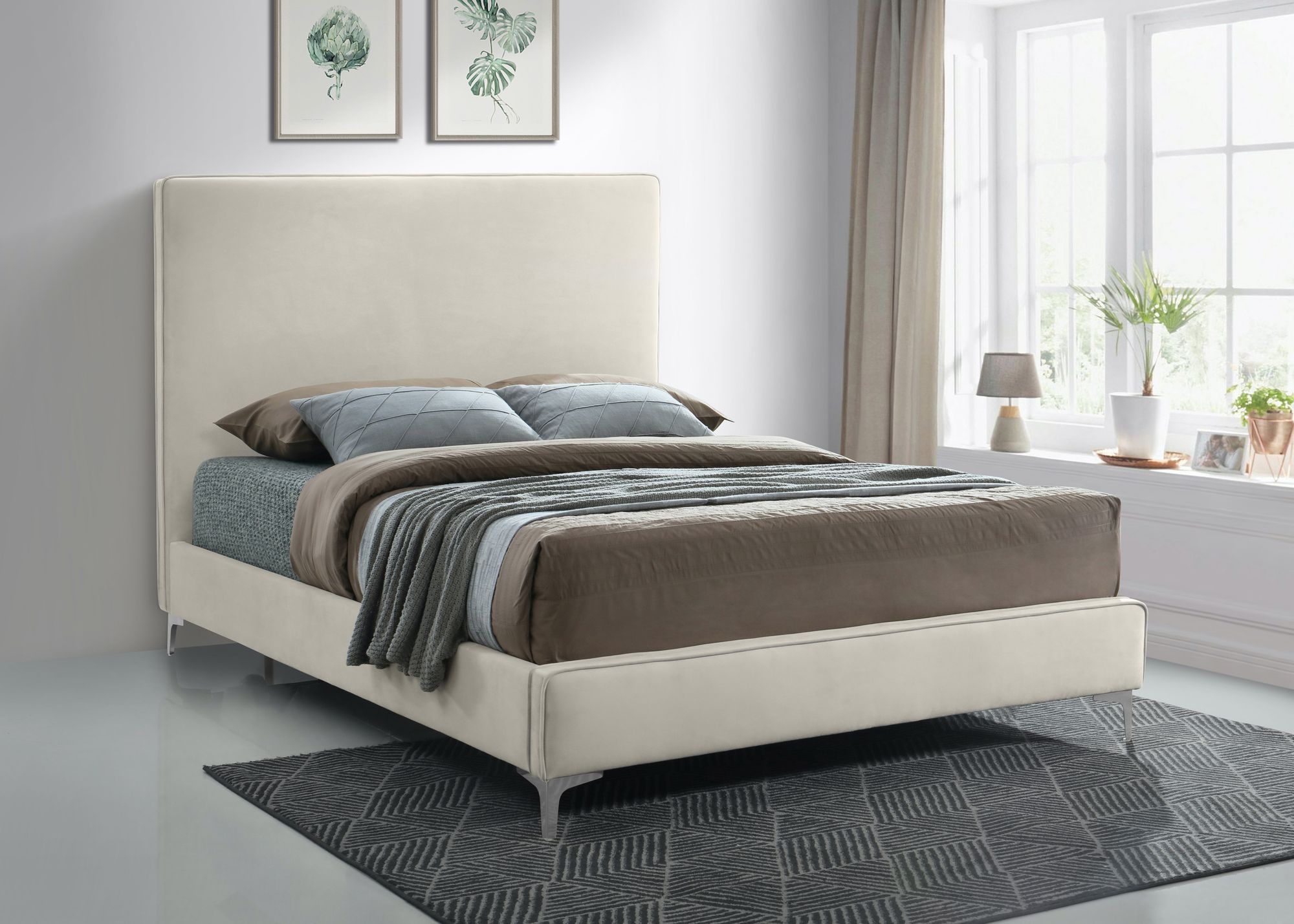 Geri Velvet Queen Size Bed