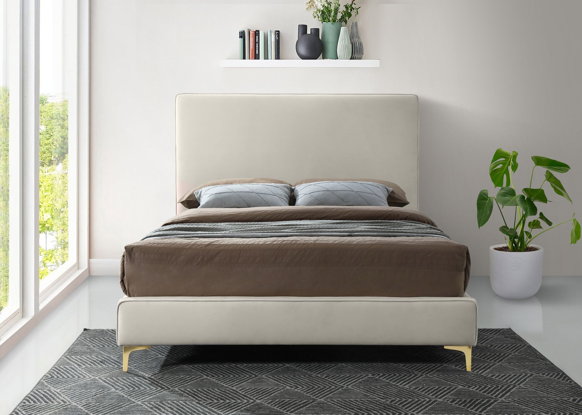 Geri Velvet Bed