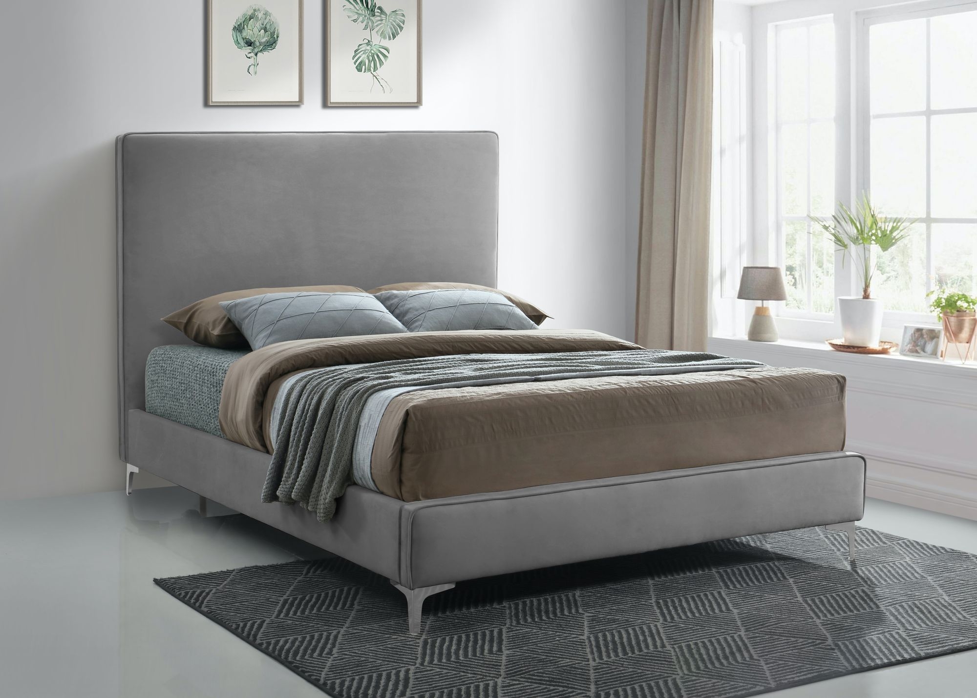 Geri Velvet Bed
