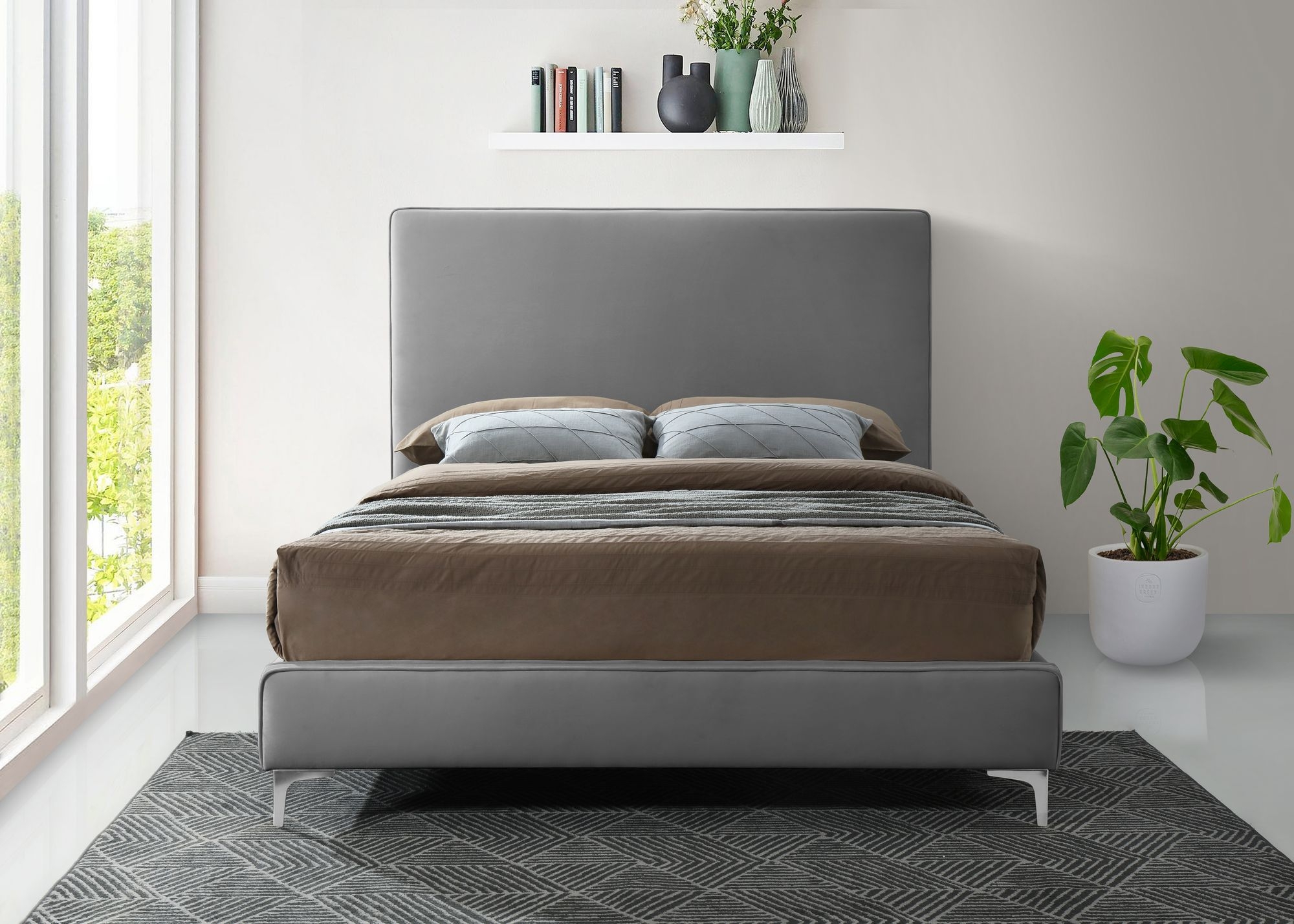 Geri Velvet Bed