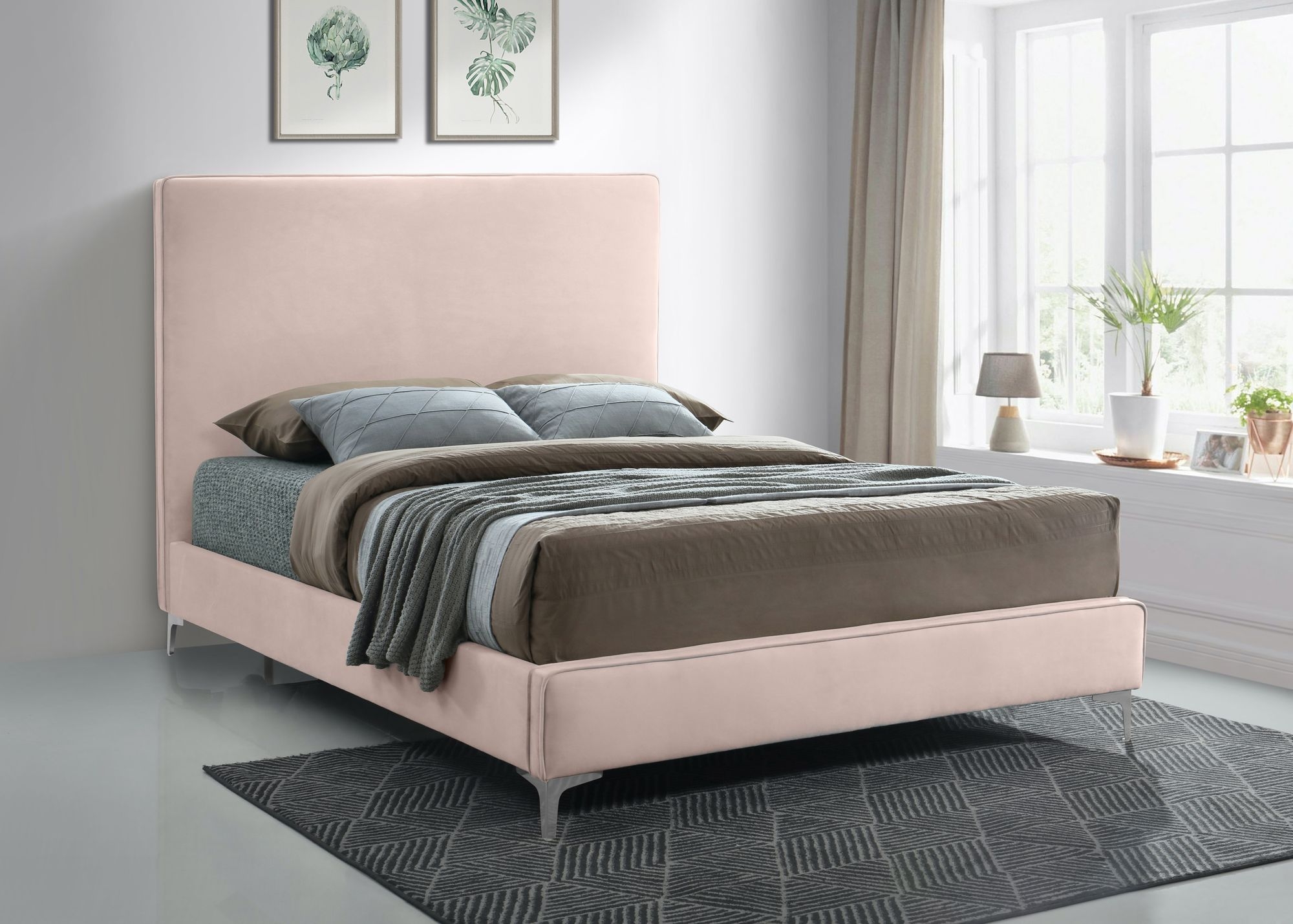 Geri Velvet Bed