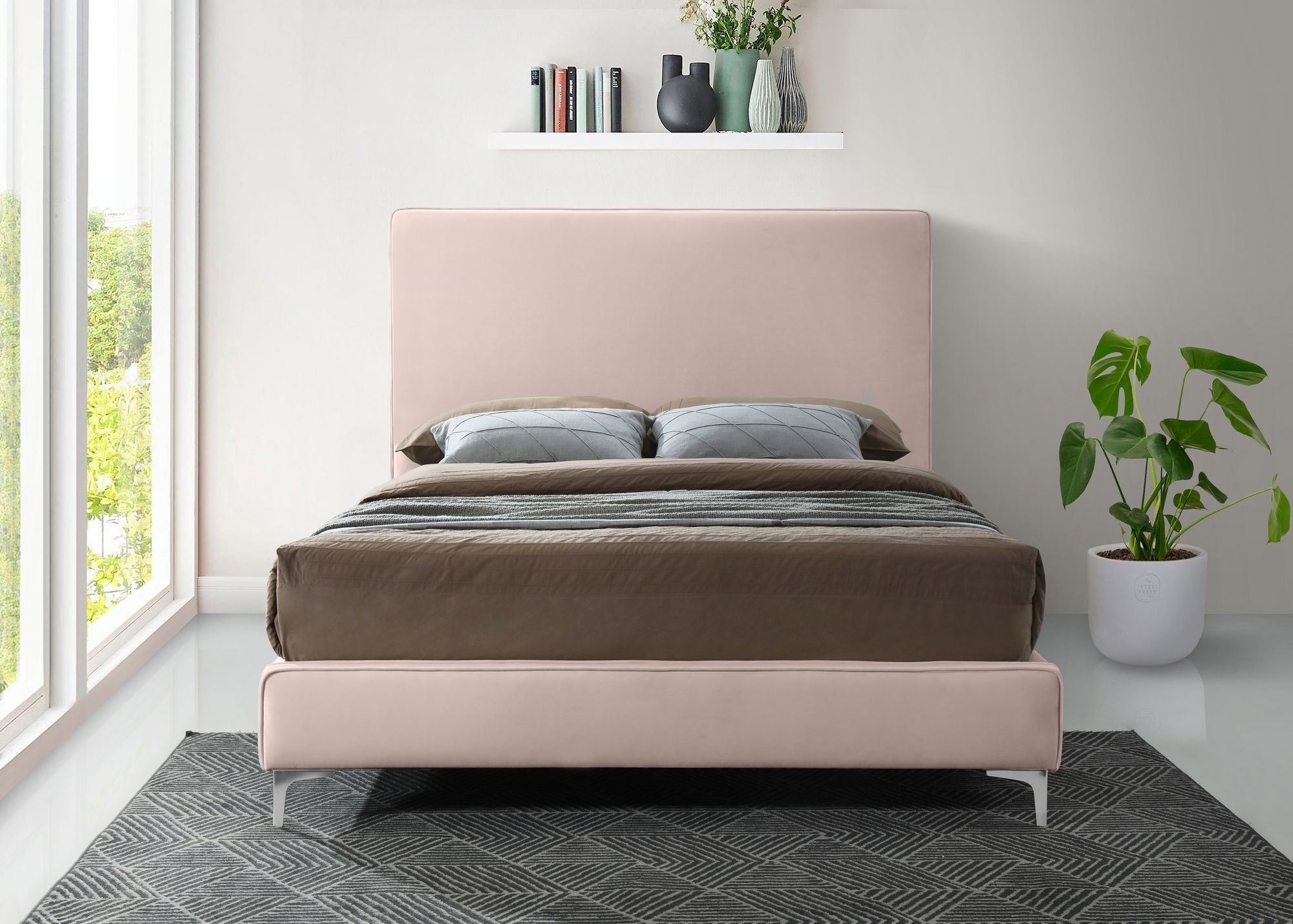 Geri Velvet Bed