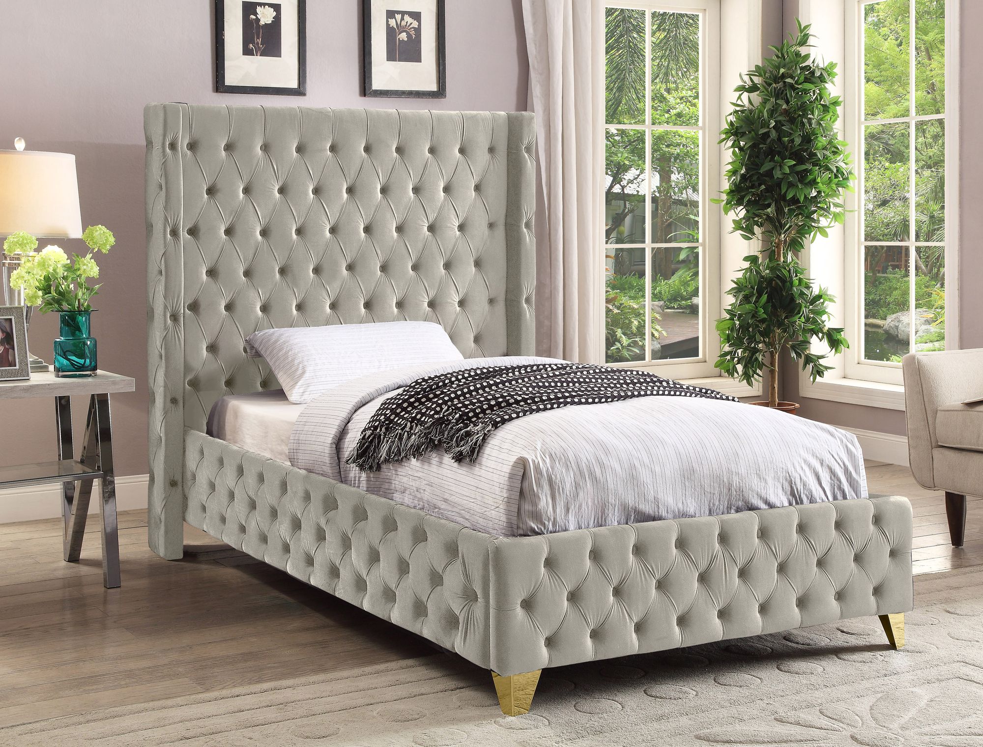 Savan Velvet Twin Size Bed