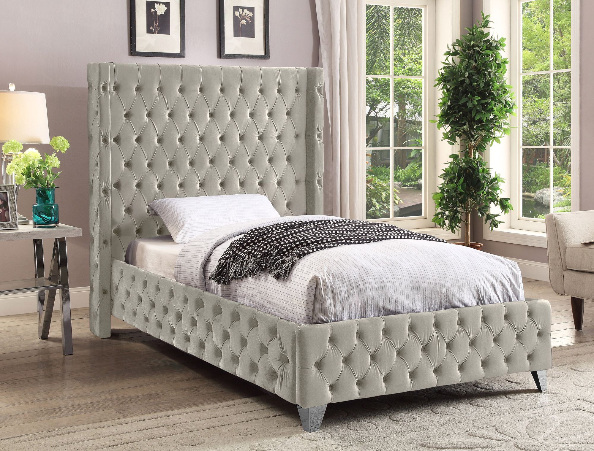 Savan Velvet Twin Size Bed