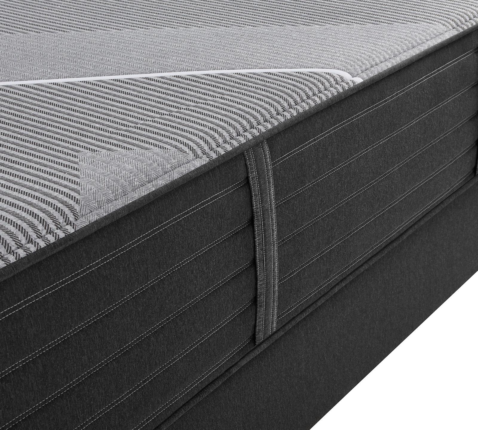 WRS Beautyrest Black Hybrid C-Class 13.5" Plush Queen Mattress