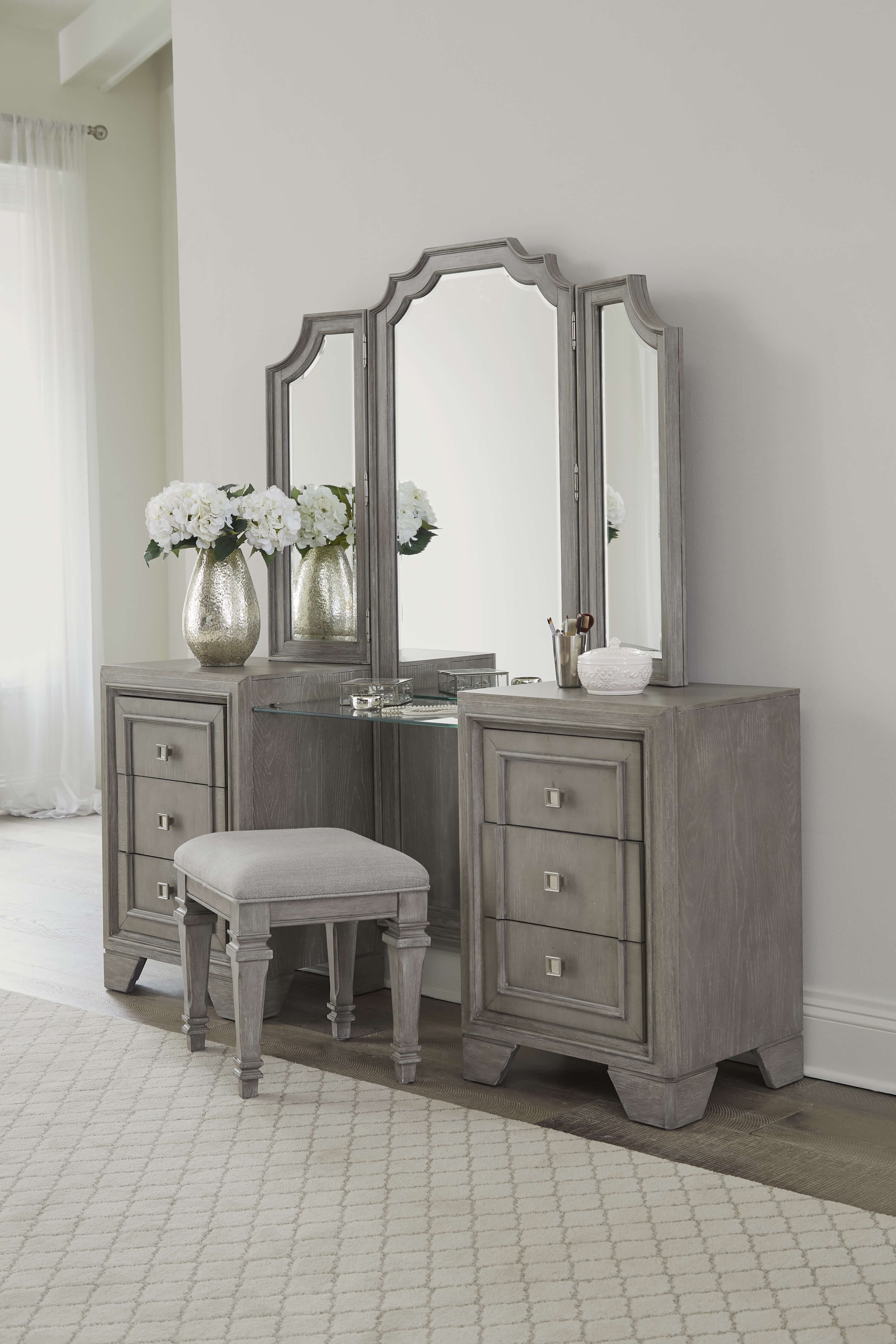 Colchester Vanity Dresser w/ Mirror