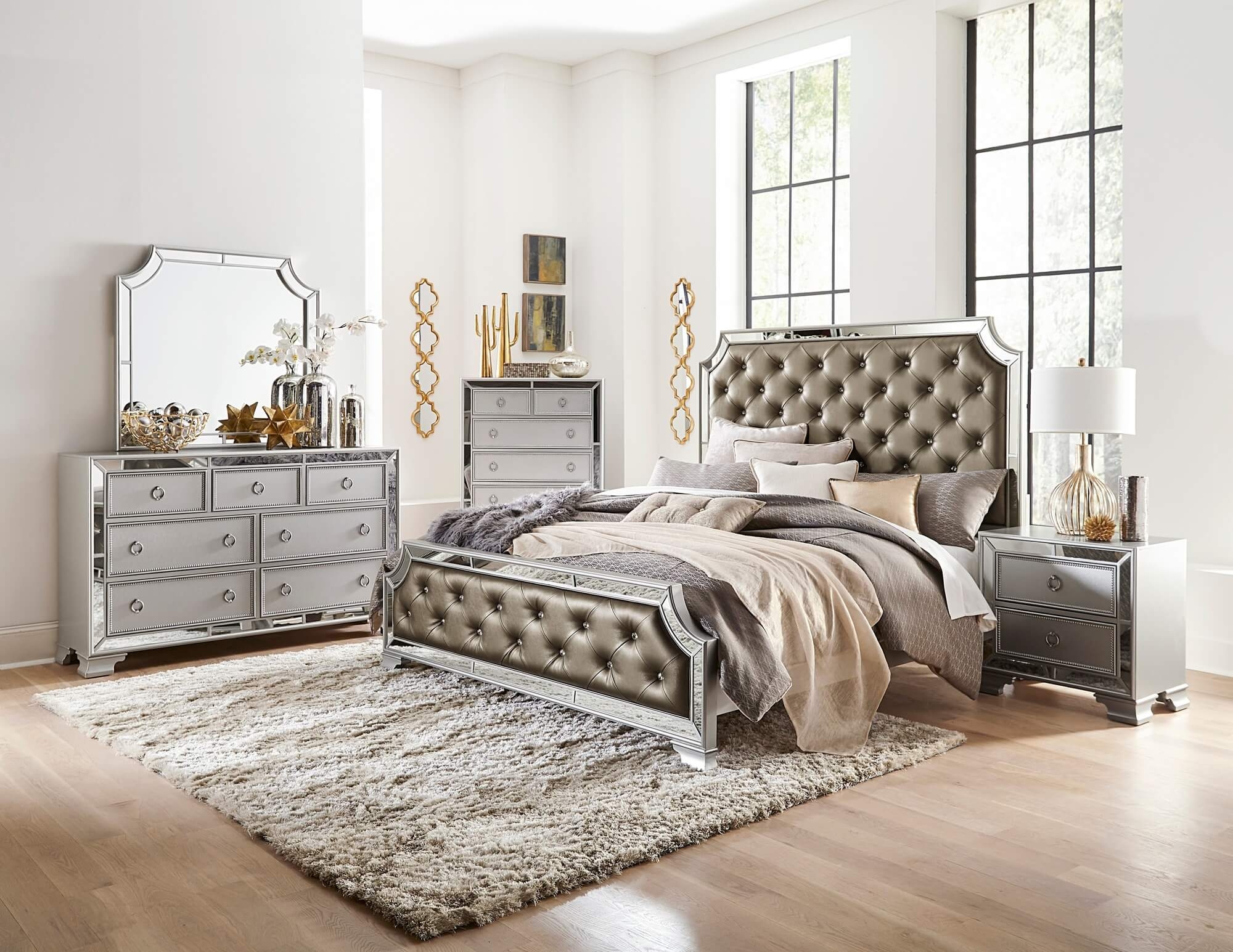 Avondale Mirrored/Leatherette Tufted Panel Bed, Queen Size