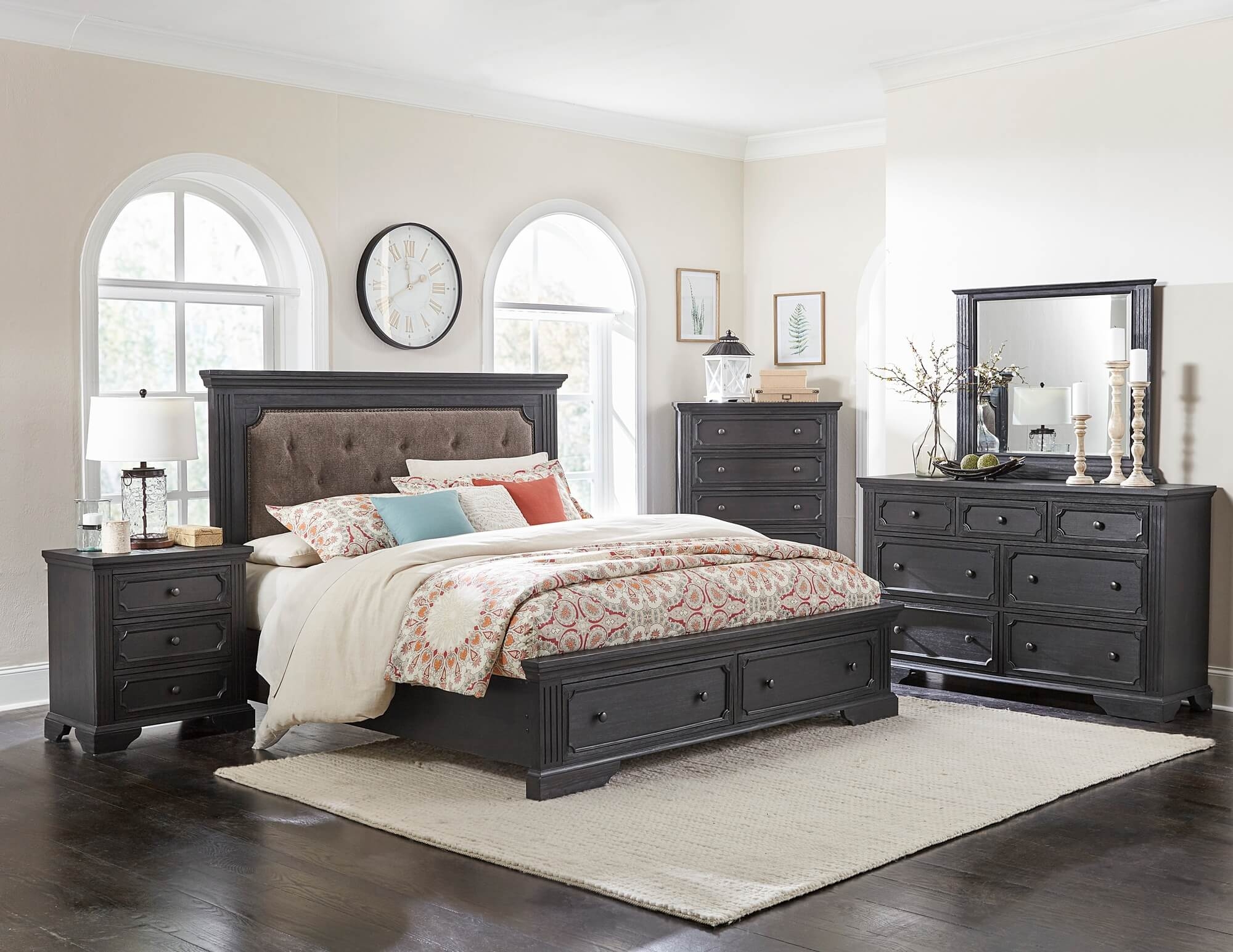Bolingbrook Wood/Wood Veneer/Fabric Tufted Storage Bed, Queen Size