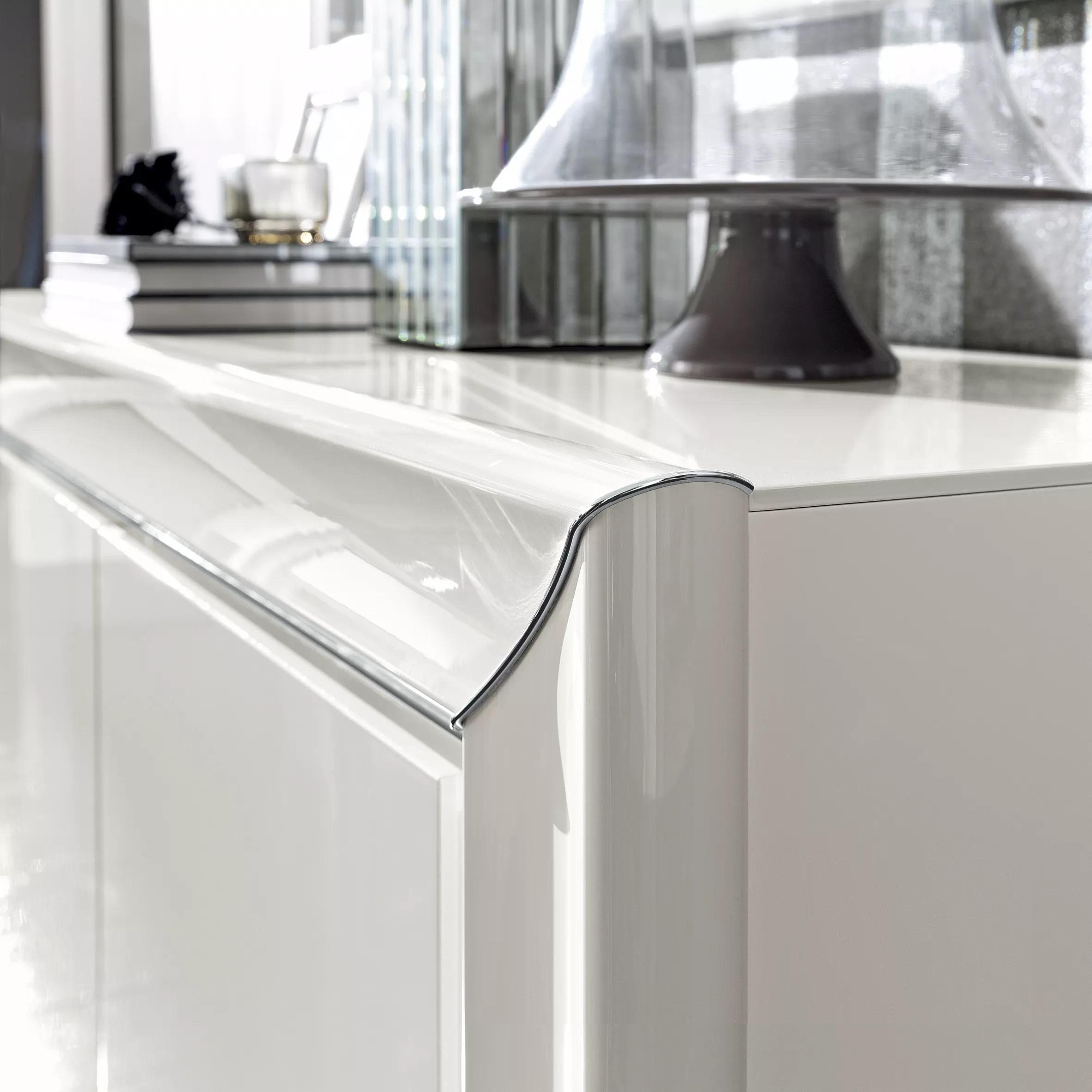 Dama Bianca Buffet w/2 Doors