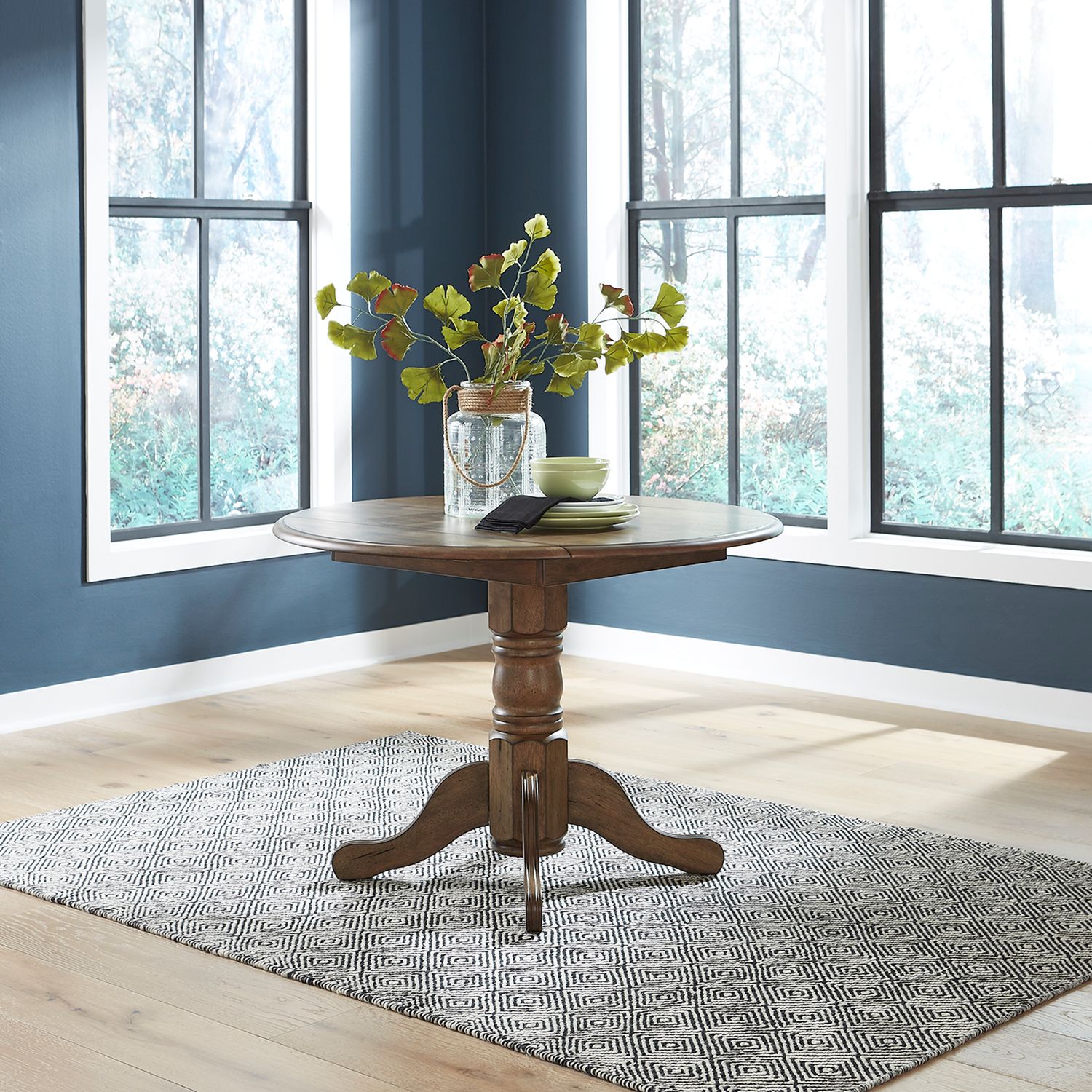 Carolina Crossing Round Drop Leaf Dining Room Set