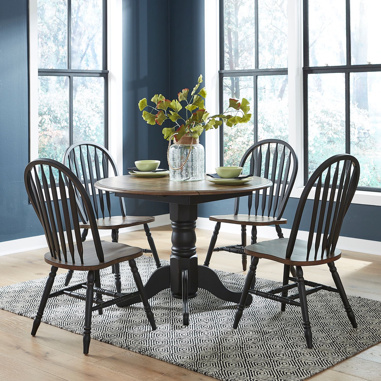 Carolina Crossing Round Drop Leaf Dining Room Set