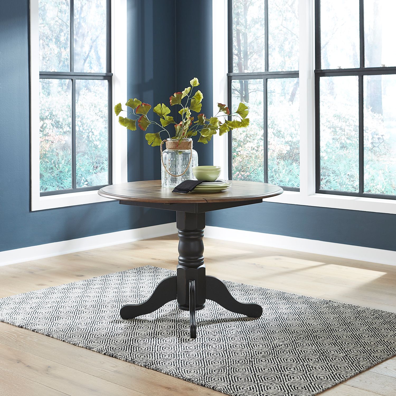 Carolina Crossing Round Drop Leaf Dining Room Set