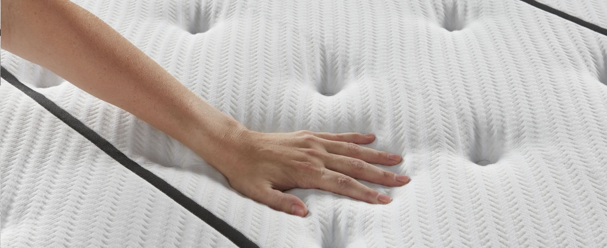 WRS Beautyrest Black L Class 15.8" Medium Pillowtop Queen Mattress