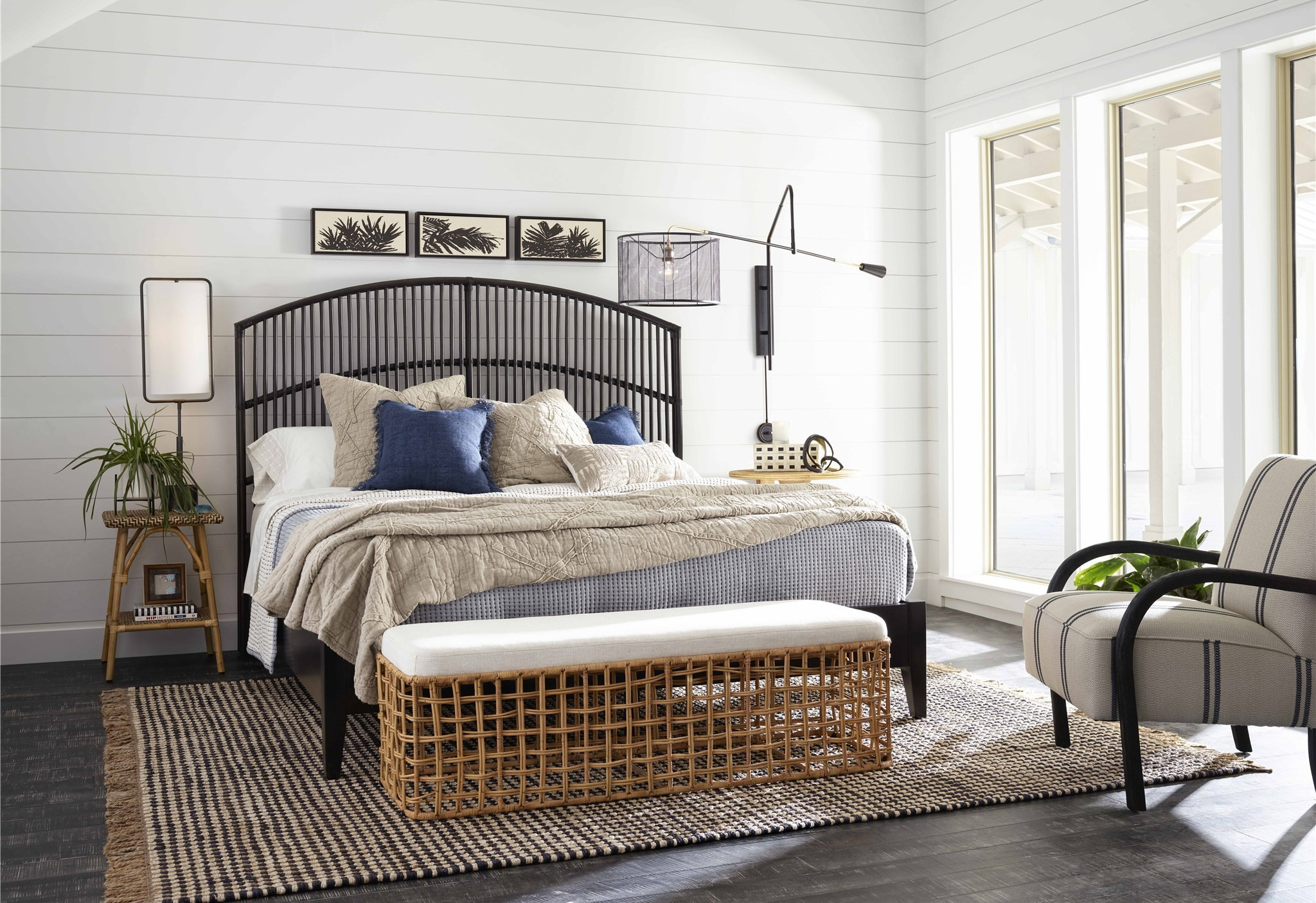 Blackadore Caye Wood Panel Bed, Queen Size 
