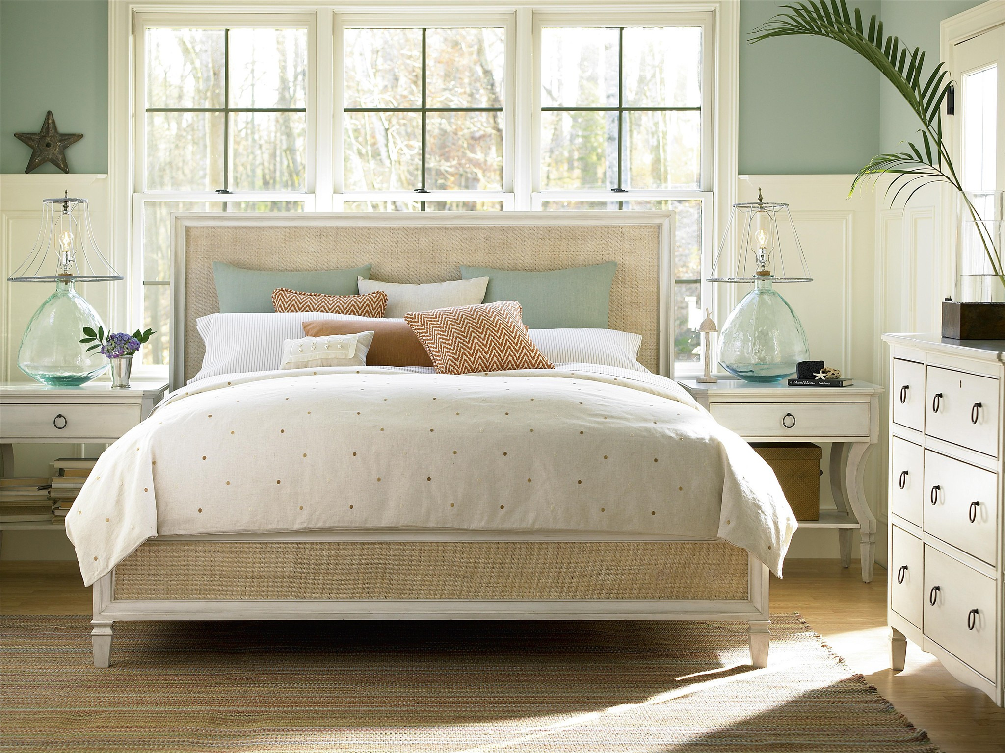 Summer Hill Woven Rattan/Wood Accent Panel Bed, King Size