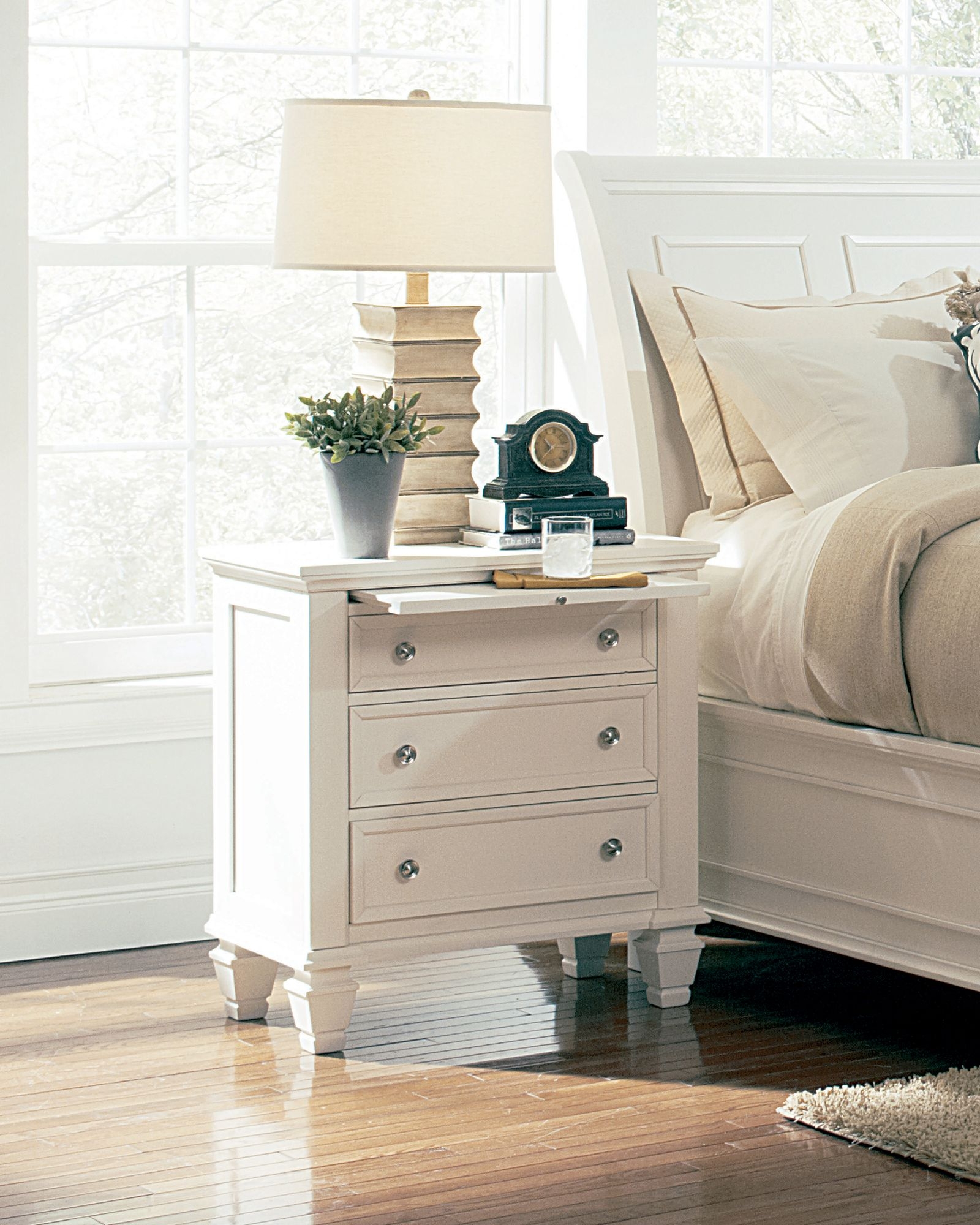 Sandy Beach Wood Nightstand w/3 Drawers