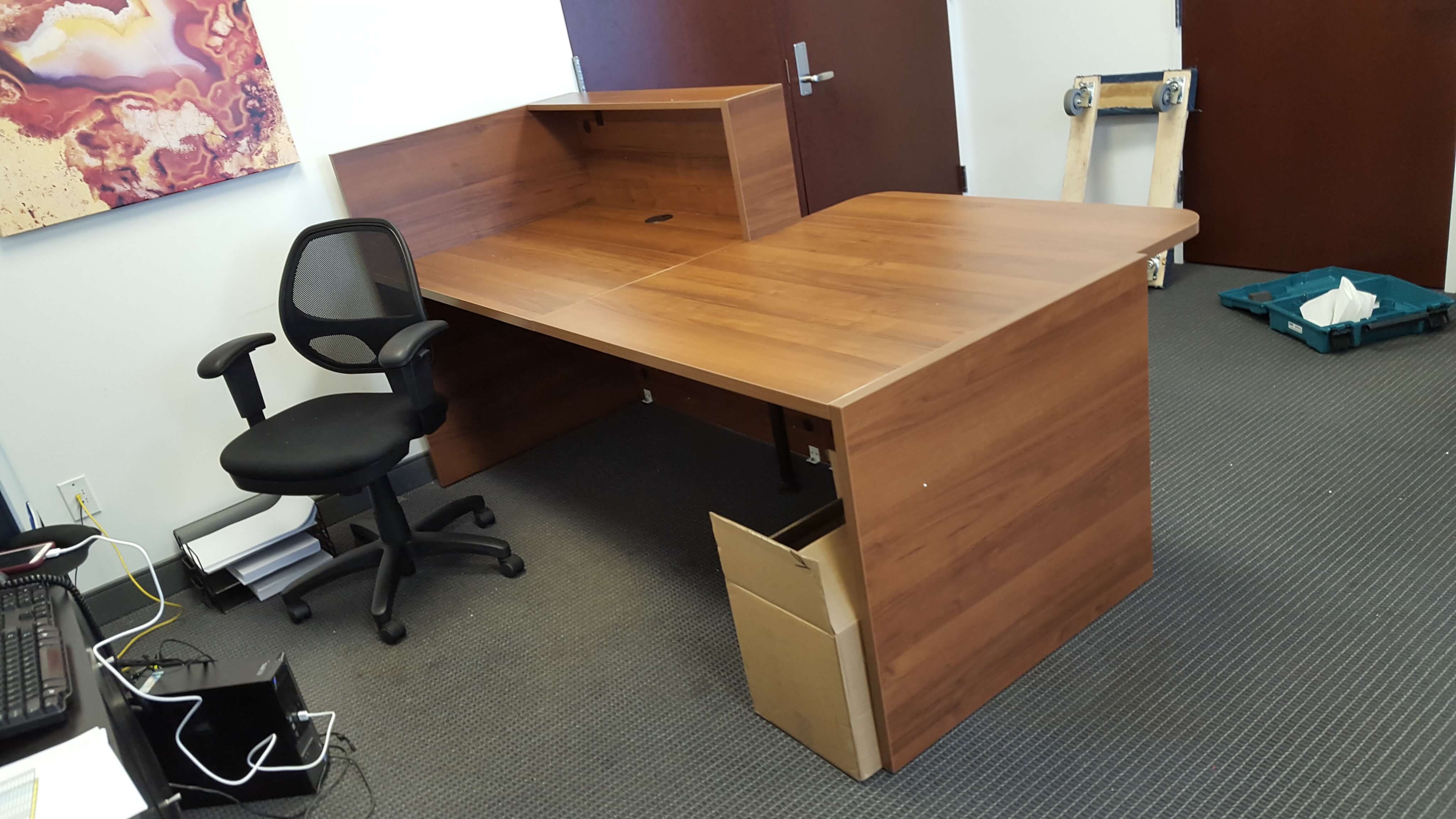 Tera Customizable Reception Desk