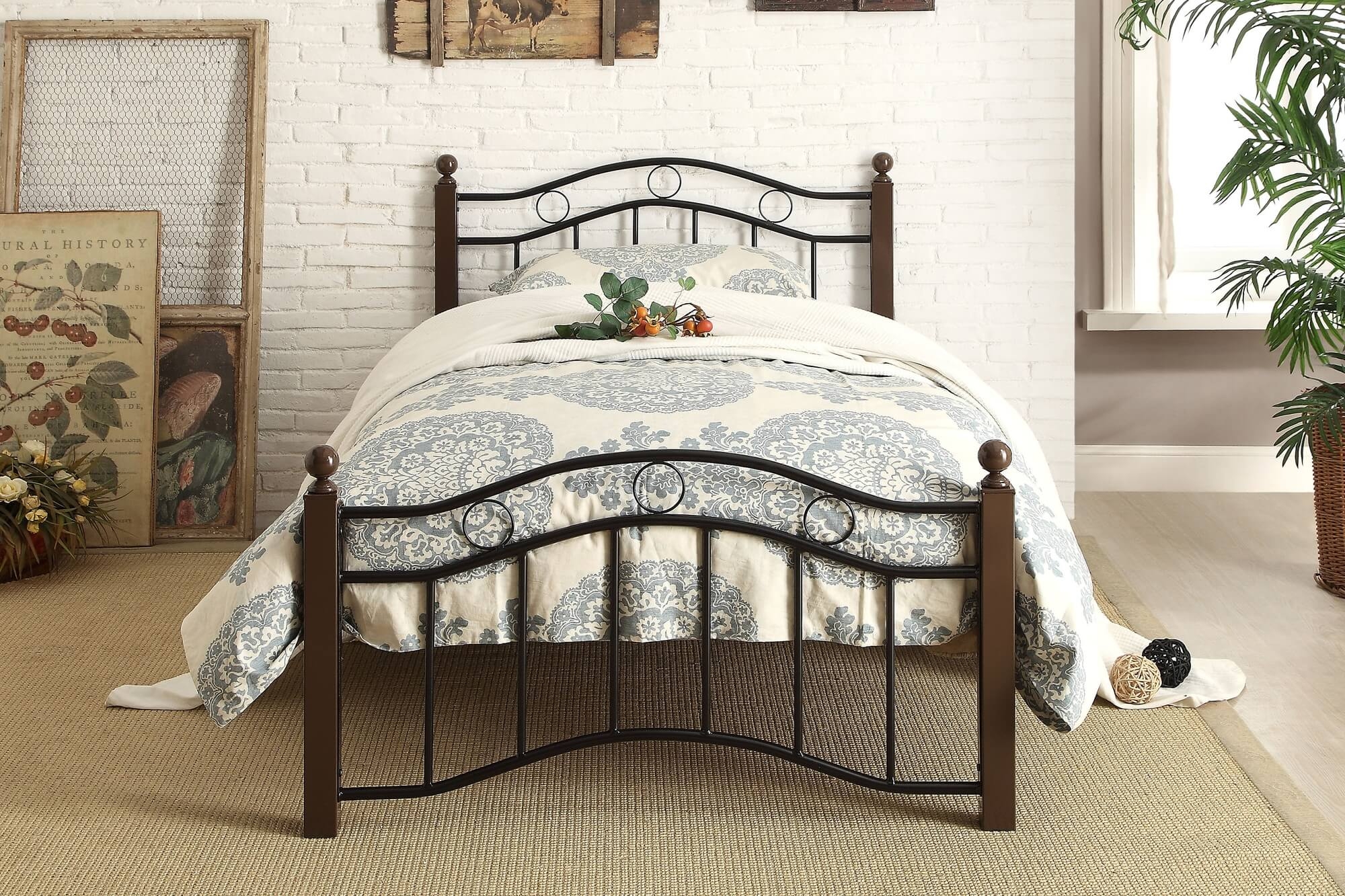 Averny Metal Platform Bed, Full Size