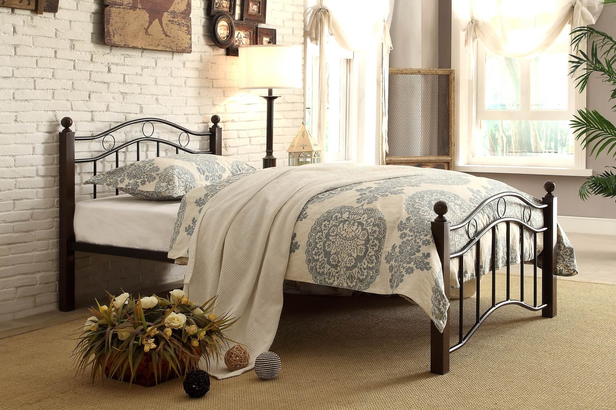 Averny Metal Platform Bed, Full Size