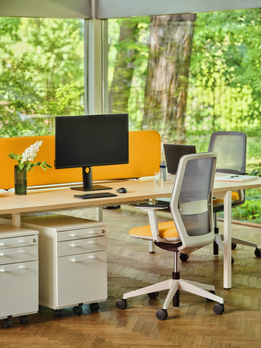 Standard Office Lockable Mobile Pedestal w/File Drawer & Pencil Tray