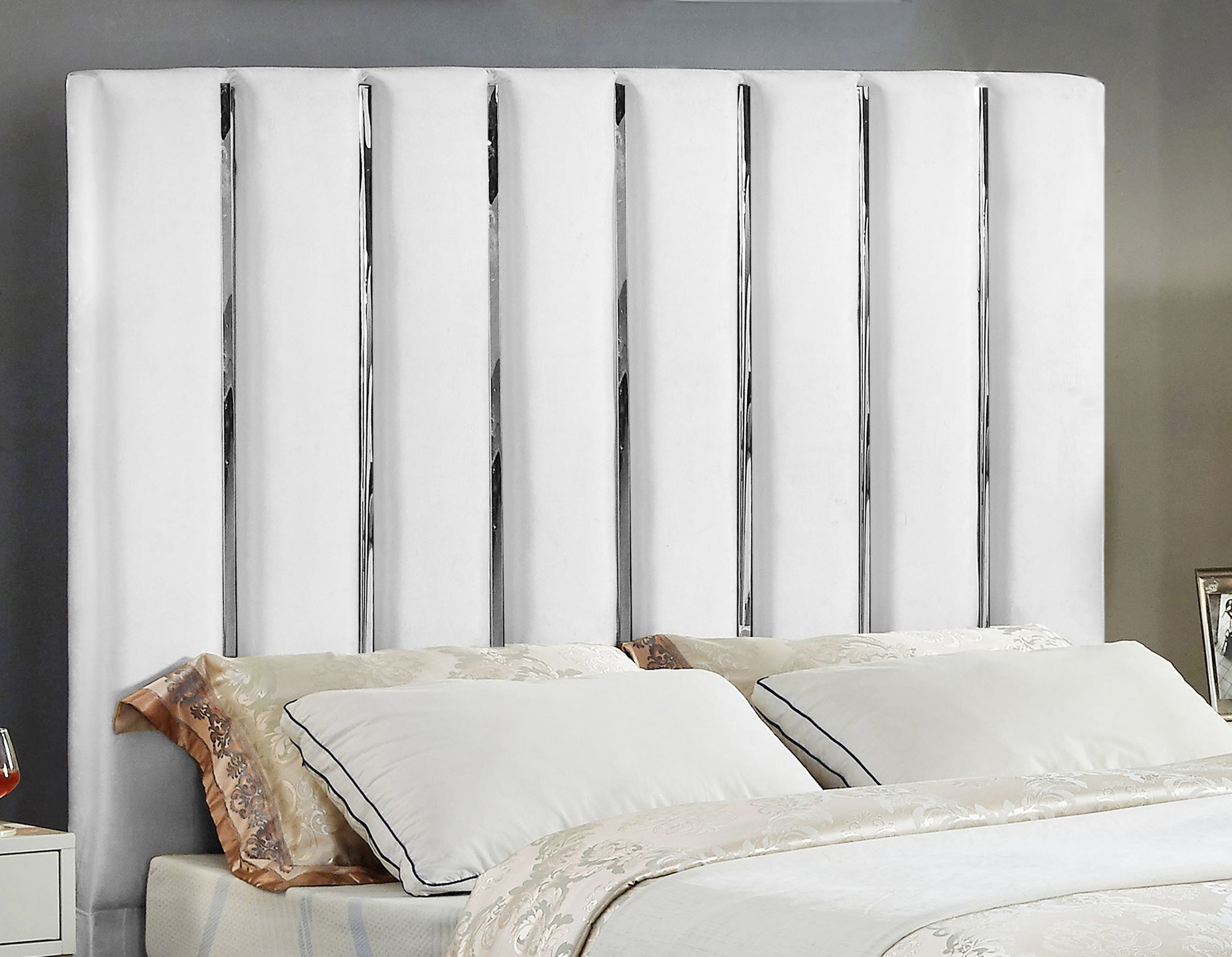 Enzo Velvet Queen Size Bed