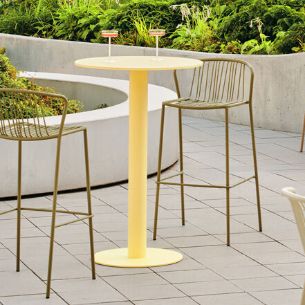 Bris Bar Stool w/Armrest