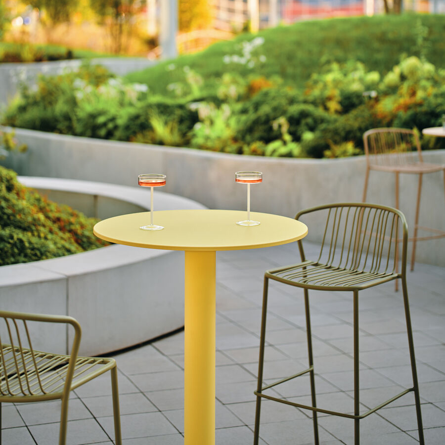 Bris Bar Stool w/Armrest