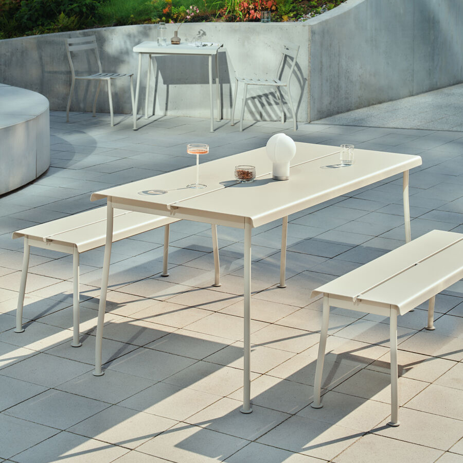 Flaner Outdoor Bench