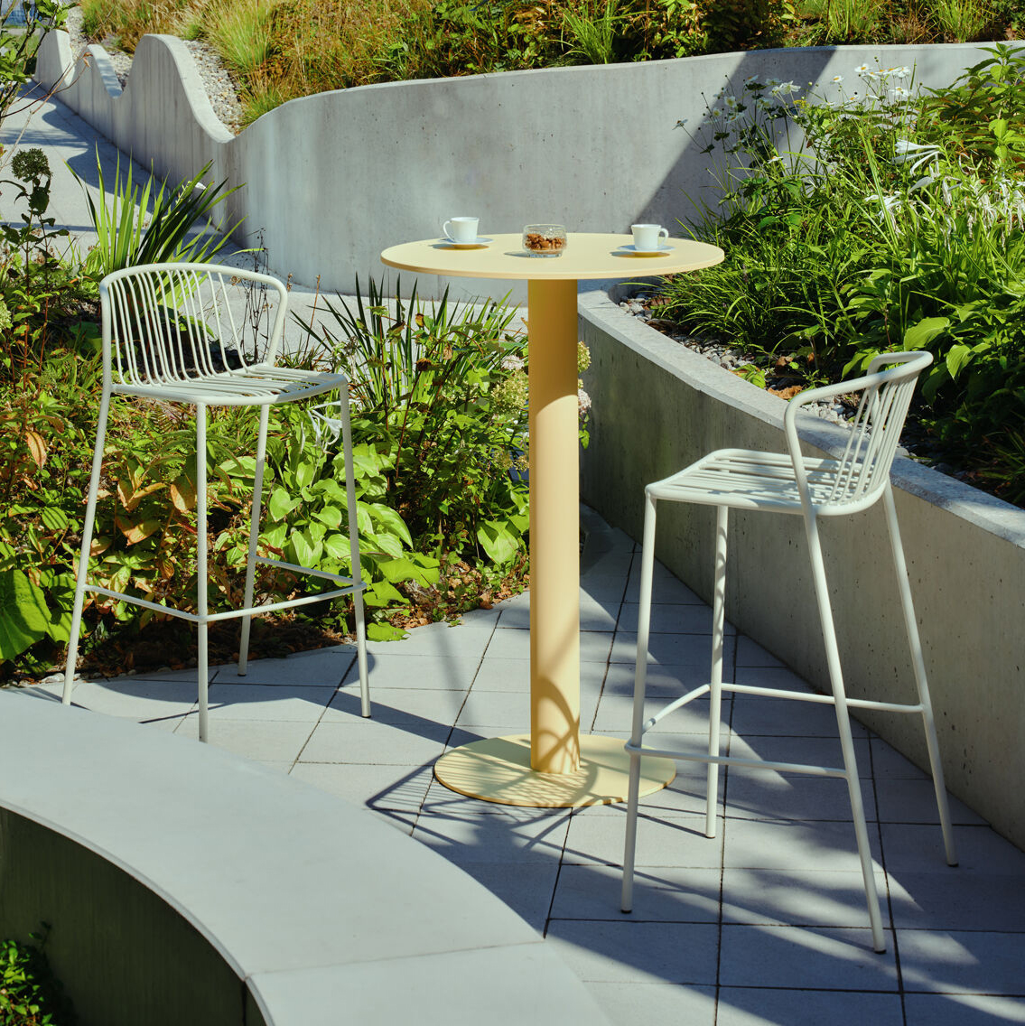 Bris Bar Stool w/Armrest