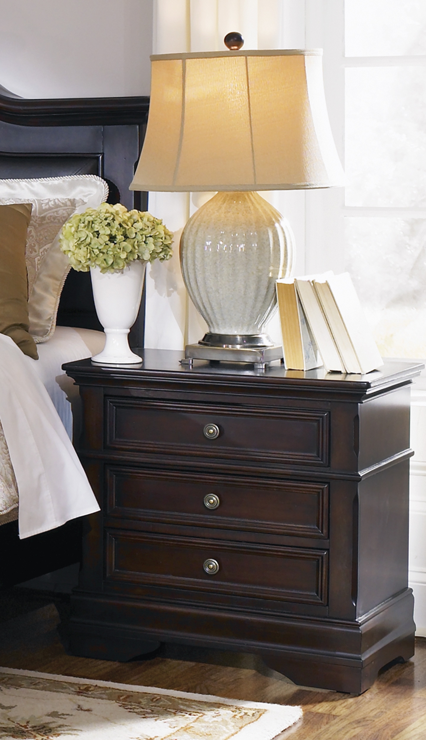 Cambridge Wood Nightstand w/3 Drawers