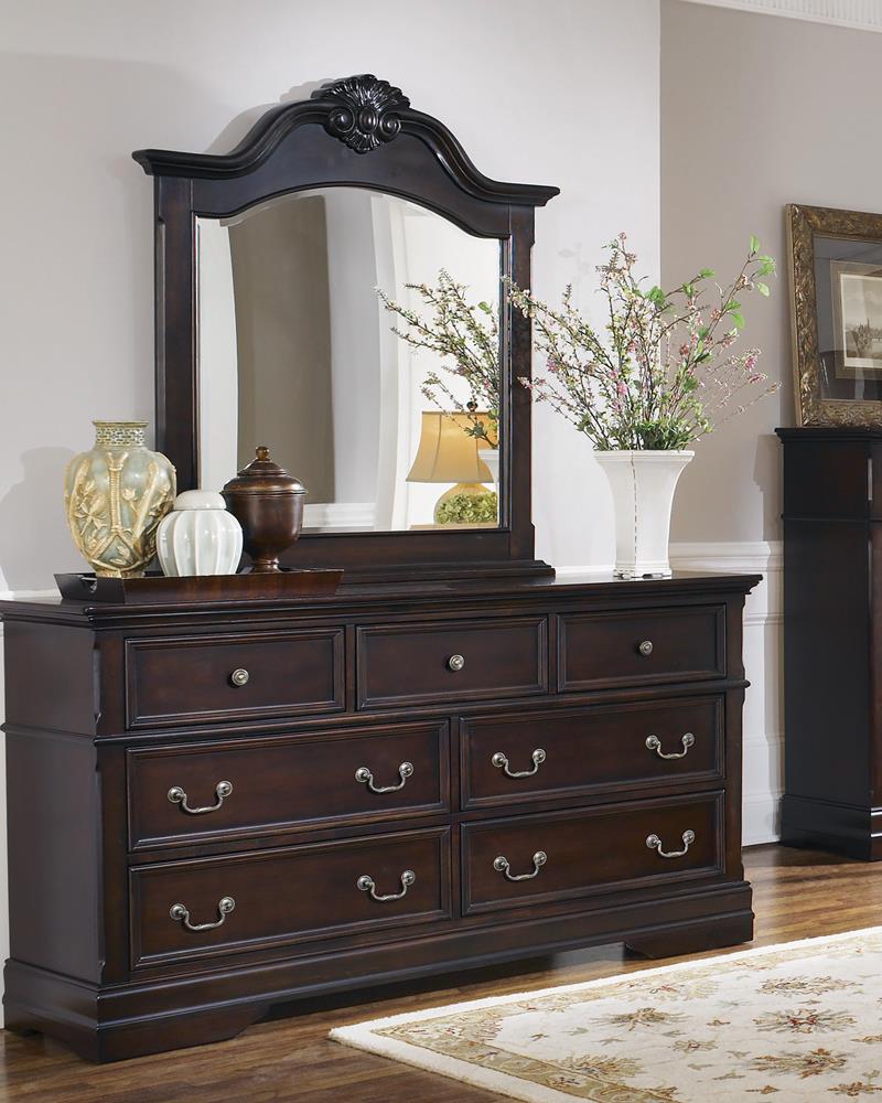 Cambridge Wood Dresser w/7 Drawers