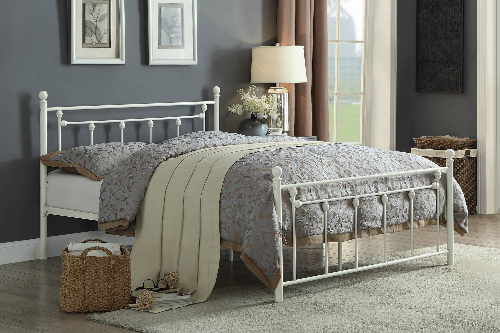 Lia Metal Platform Bed, Full Size