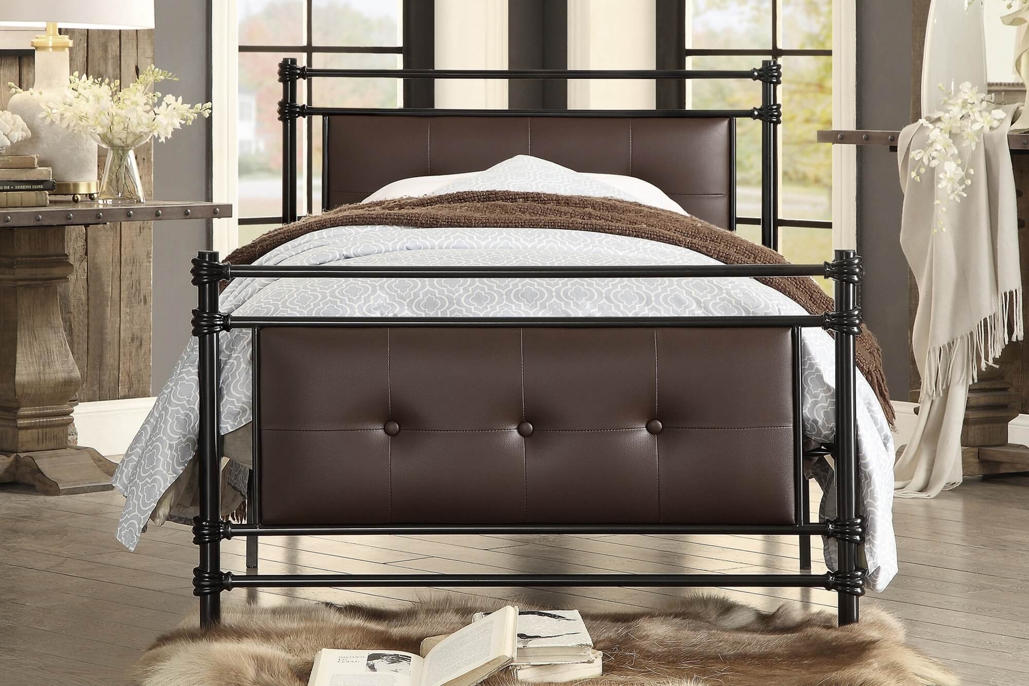 Jayla Leatherette/Metal Platform Bed, Twin Size