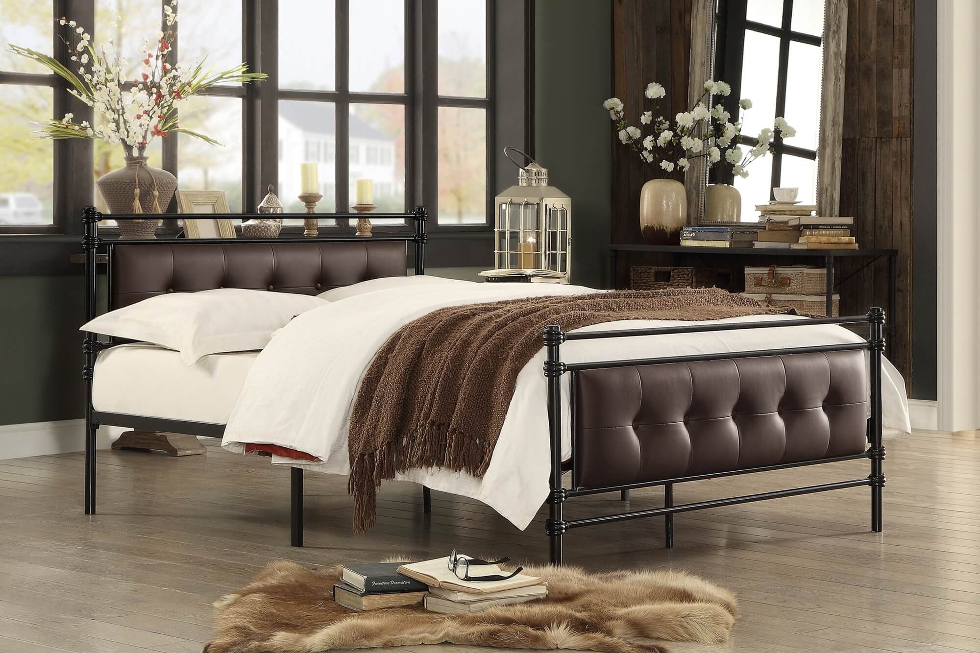 Jayla Leatherette/Metal Platform Bed, Full Size