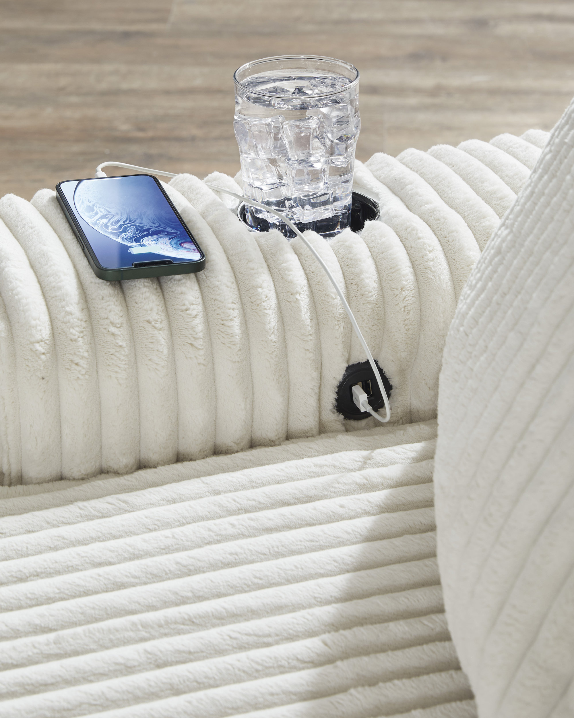 Lindyn Polyester Chaise