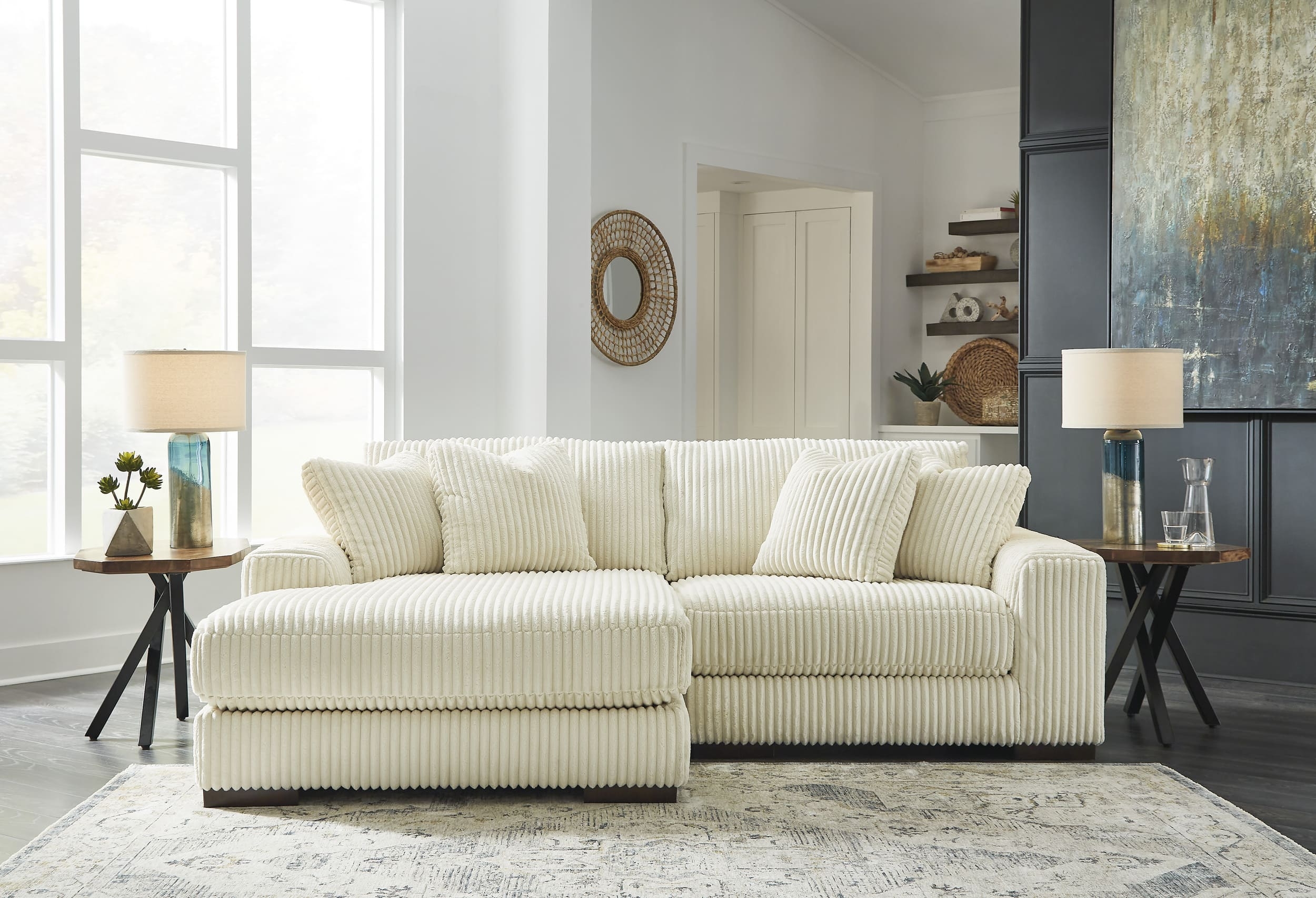 Lindyn 3-Piece Sectional with Chaise