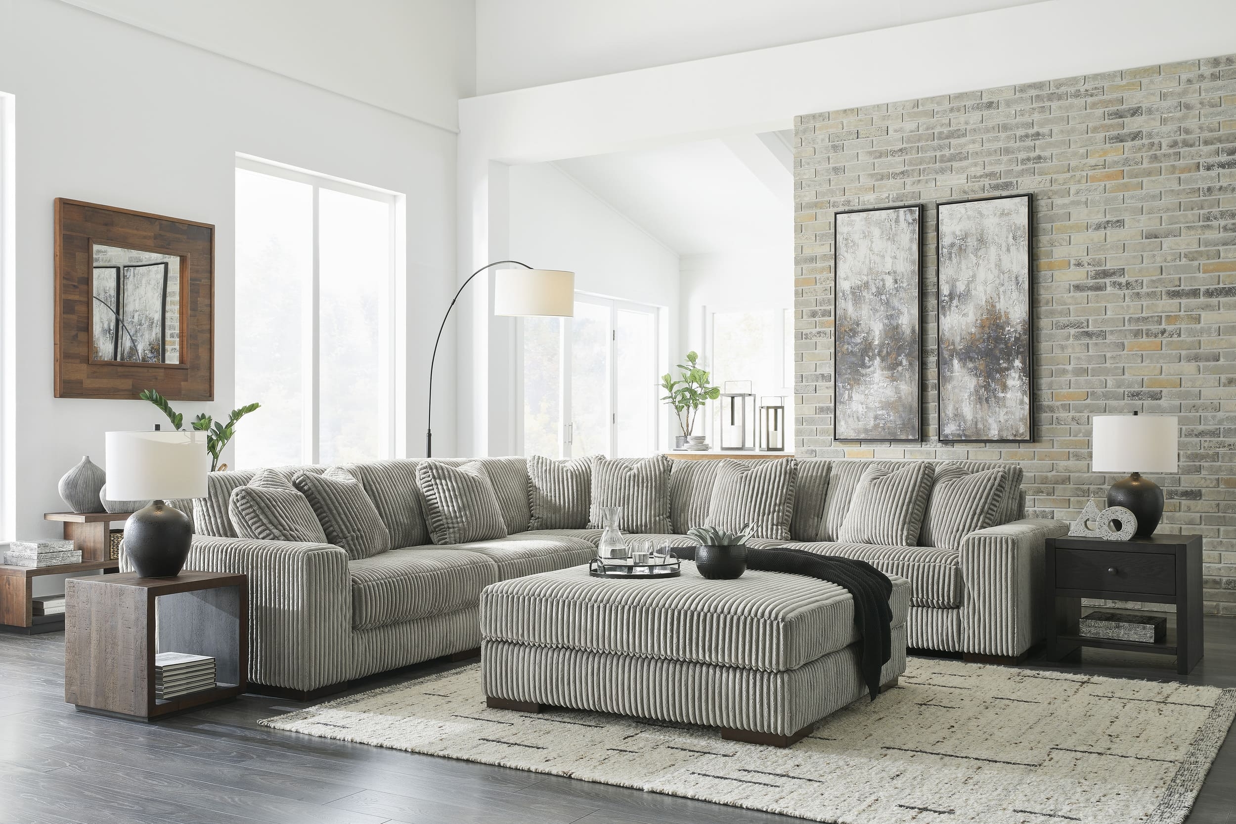 Lindyn 5-Piece Sectional