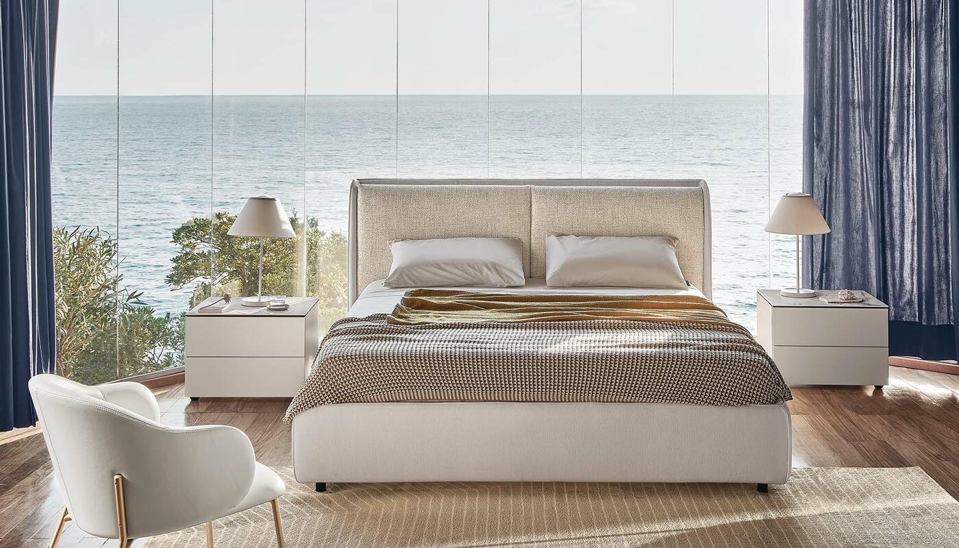 Dolly Voss/Boucle Fabric/Wood Platform Bed, King Size