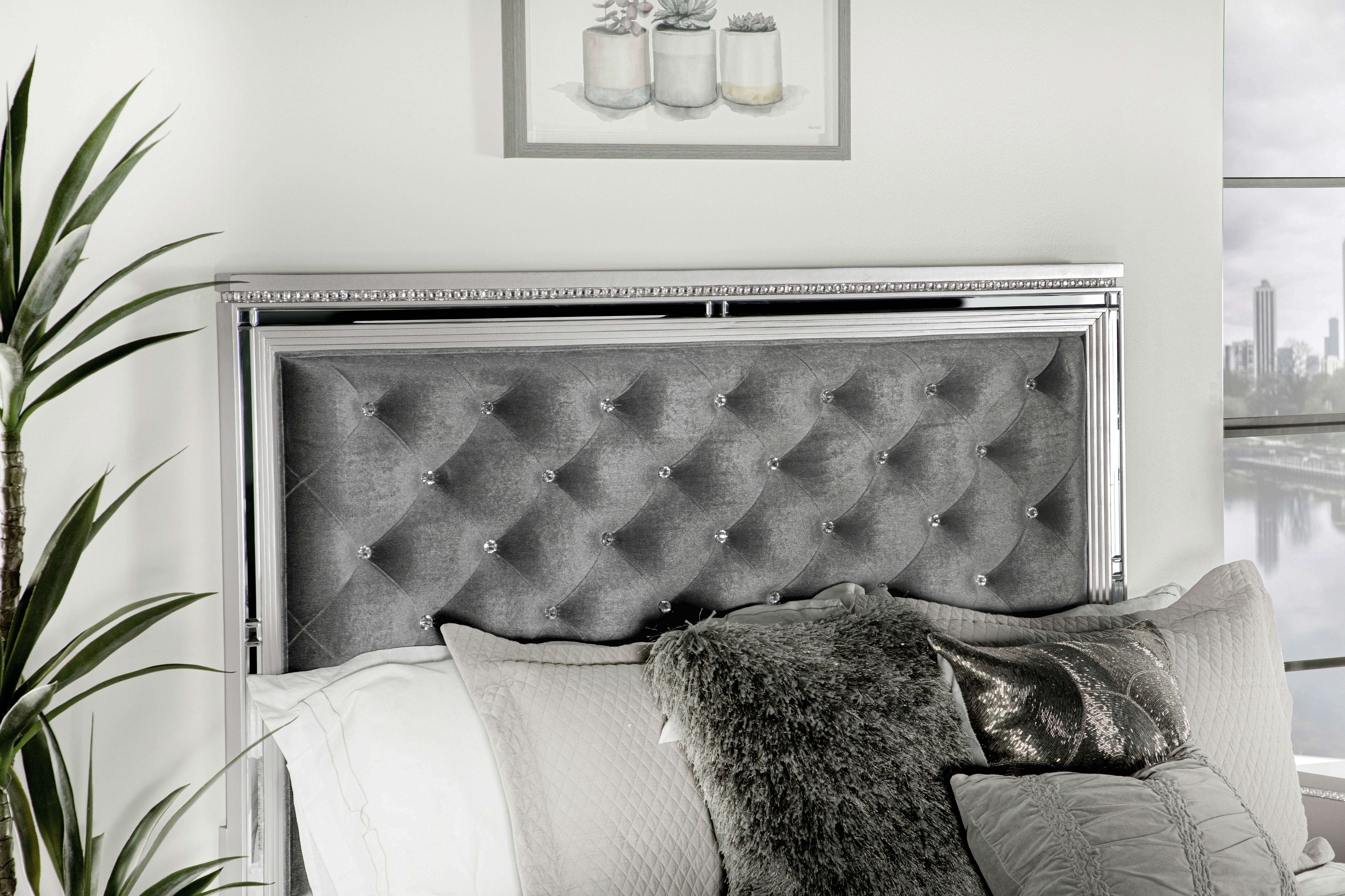 Eleanor Velvet Tufted Panel Bed, Queen Size